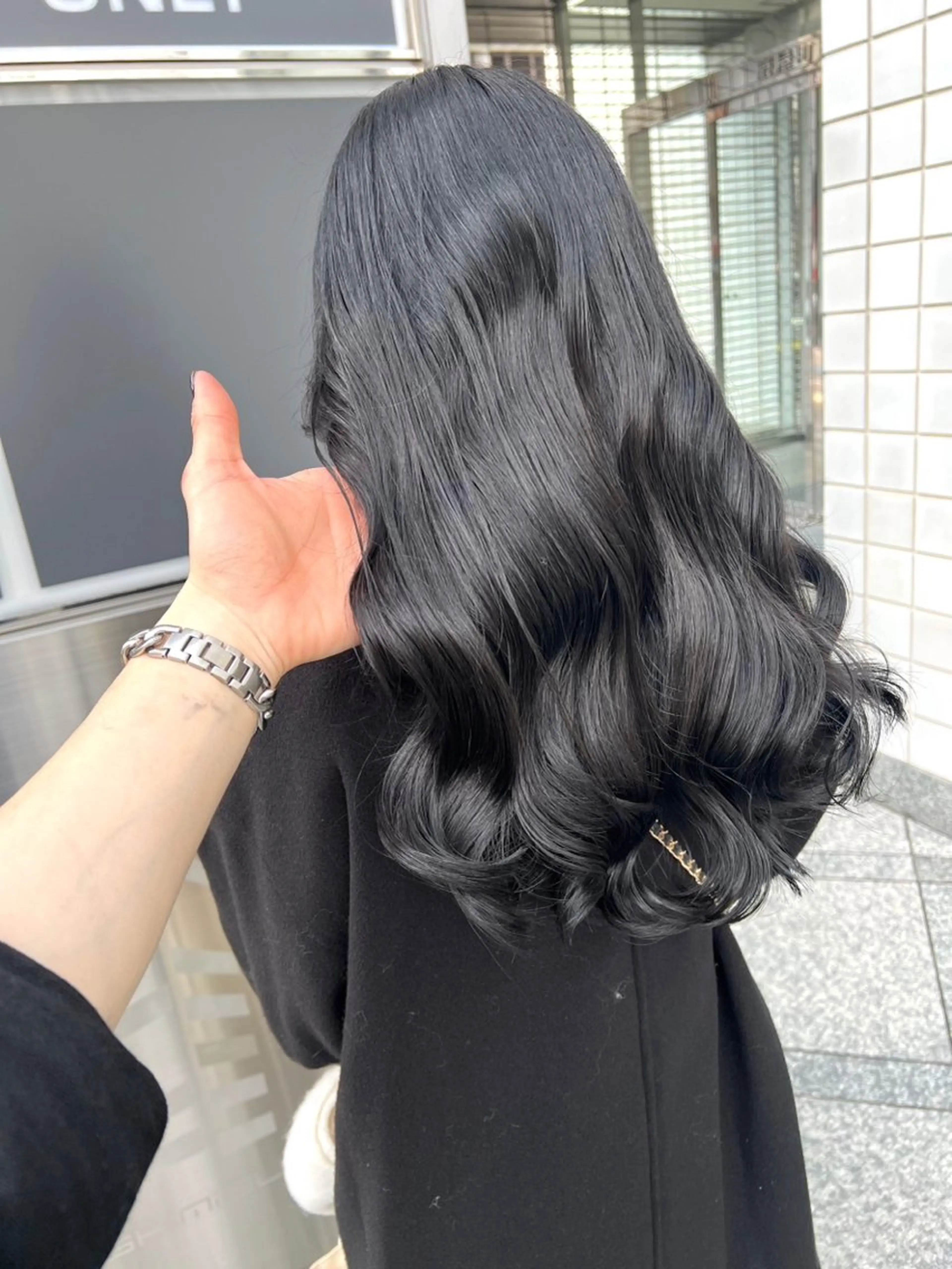 ロング カラー 黒髪 ブルーカラー ブルーブラック ParveMix 🪽鳥取彩花のヘアスタイル
