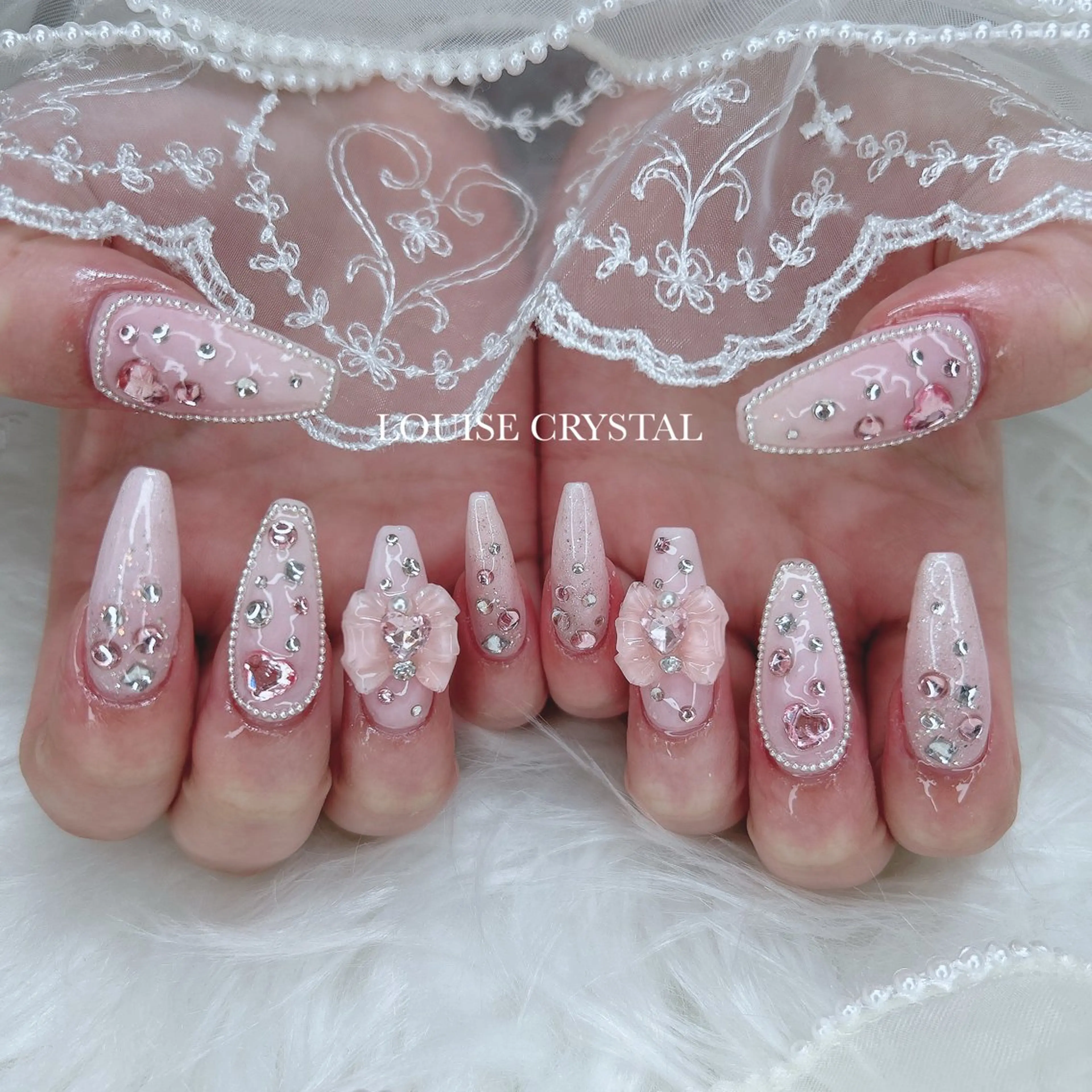 ネイル ハンドネイル LOUISE CRYSTALのネイルデザイン