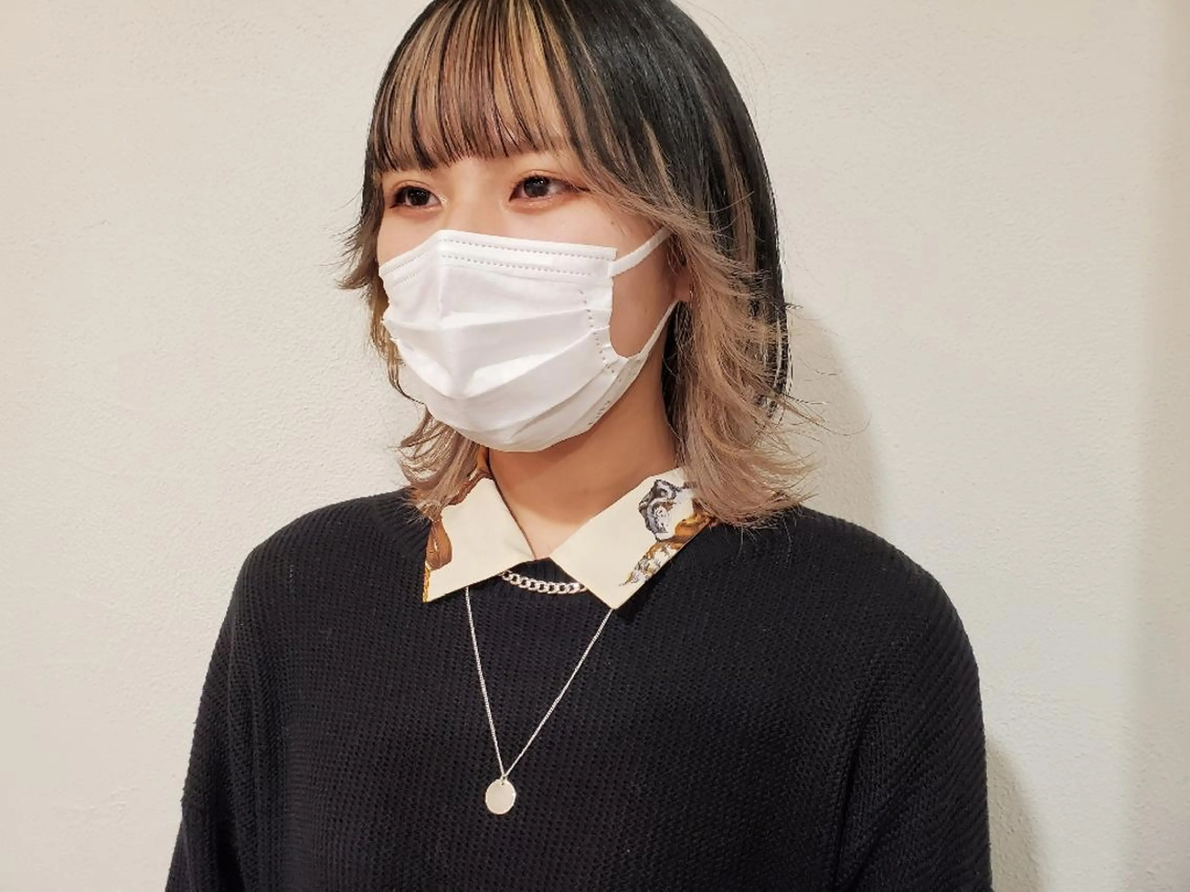 カラー ベージュカラー ブリーチ インナーカラー ホワイトベージュ パ ルのヘアスタイル