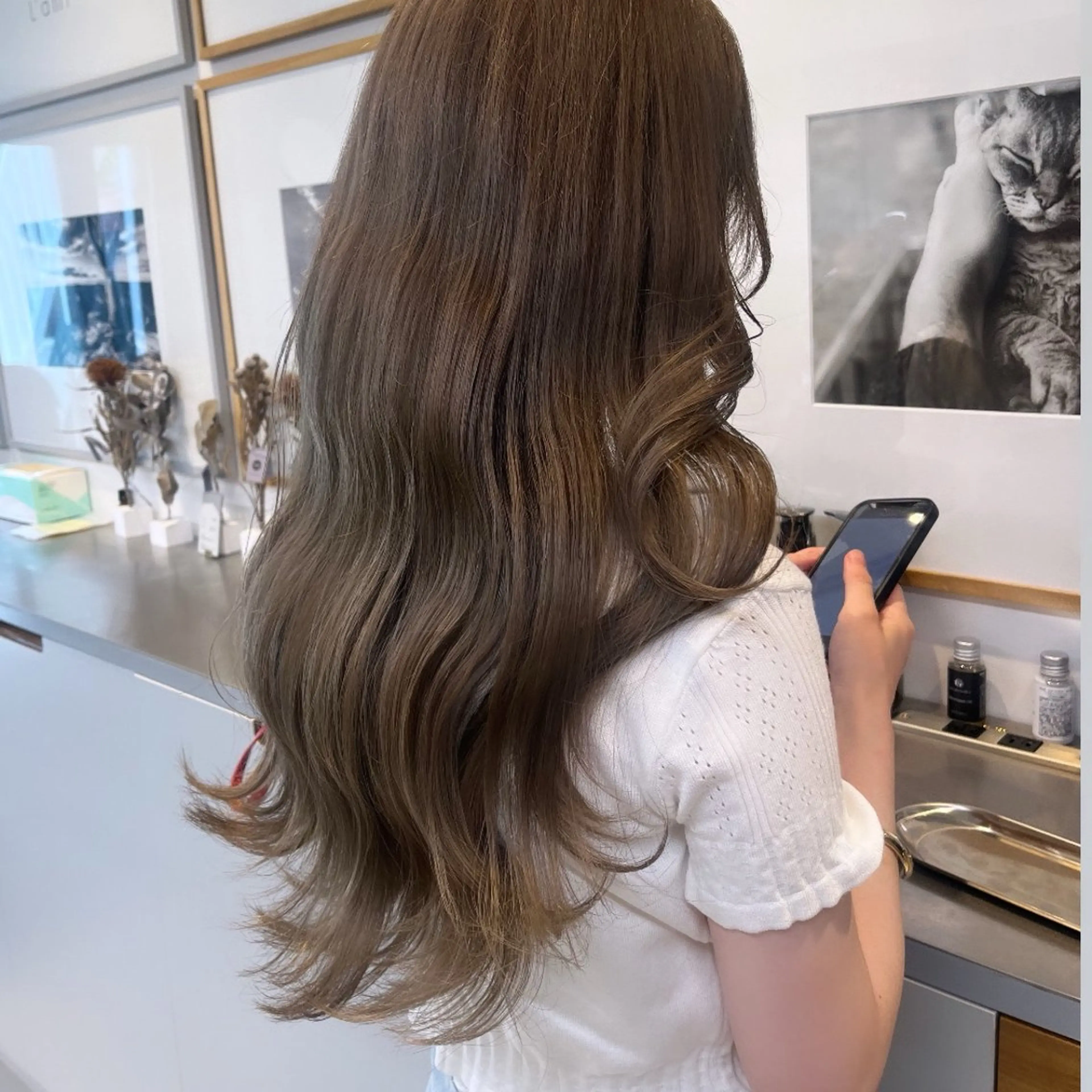 ロング カラー ベージュカラー ブリーチ ブラウンカラー 透明感カラー ダブルカラー ヘアカラー トリートメント ヘッドスパ ヘアセット カジュアルを女っぽく 𝗮𝘆𝗮𝗰𝗼のヘアスタイル