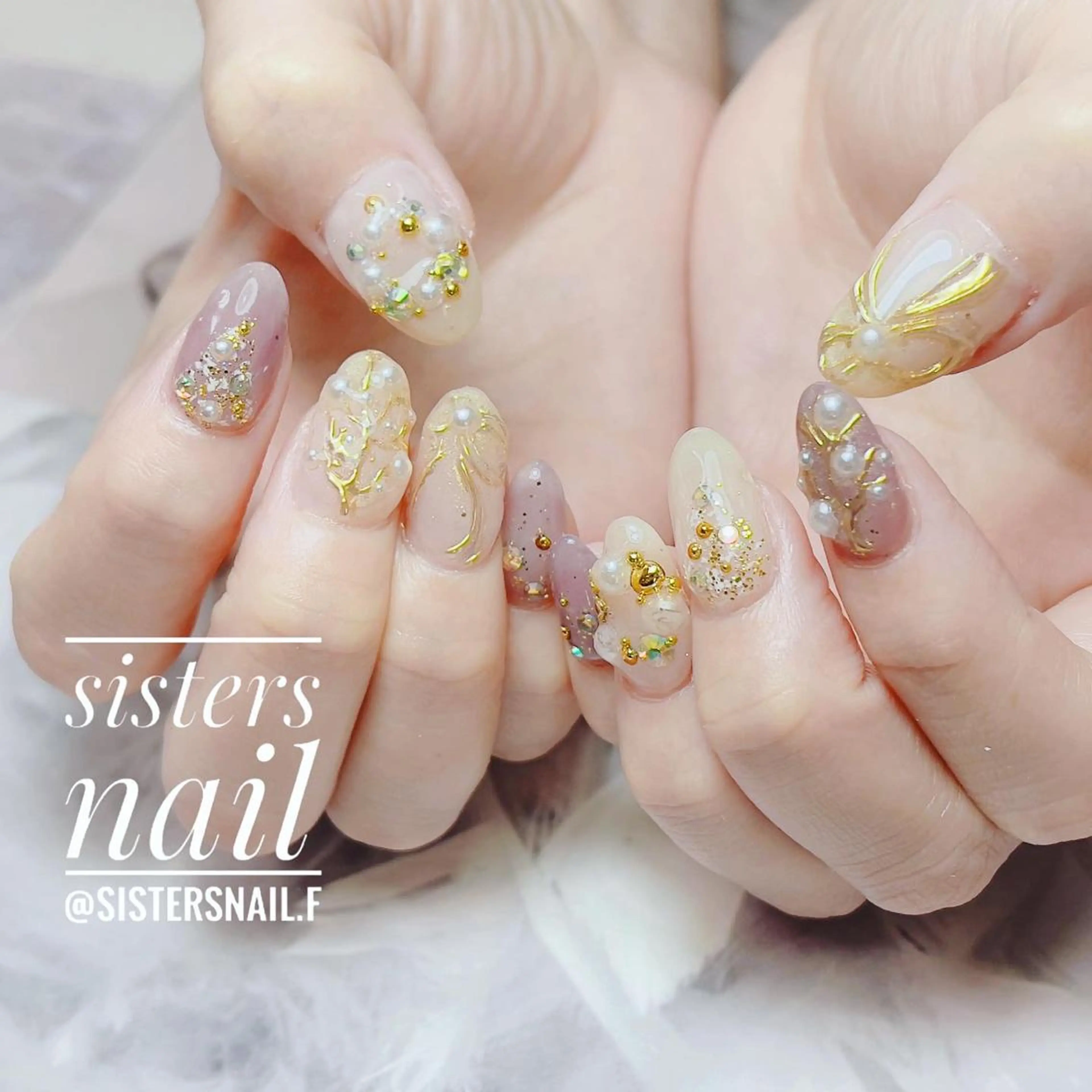 ネイル ジェルネイル ゴールド キラキラネイル ミラーネイル 持ち込み sisters nail.fのネイルデザイン
