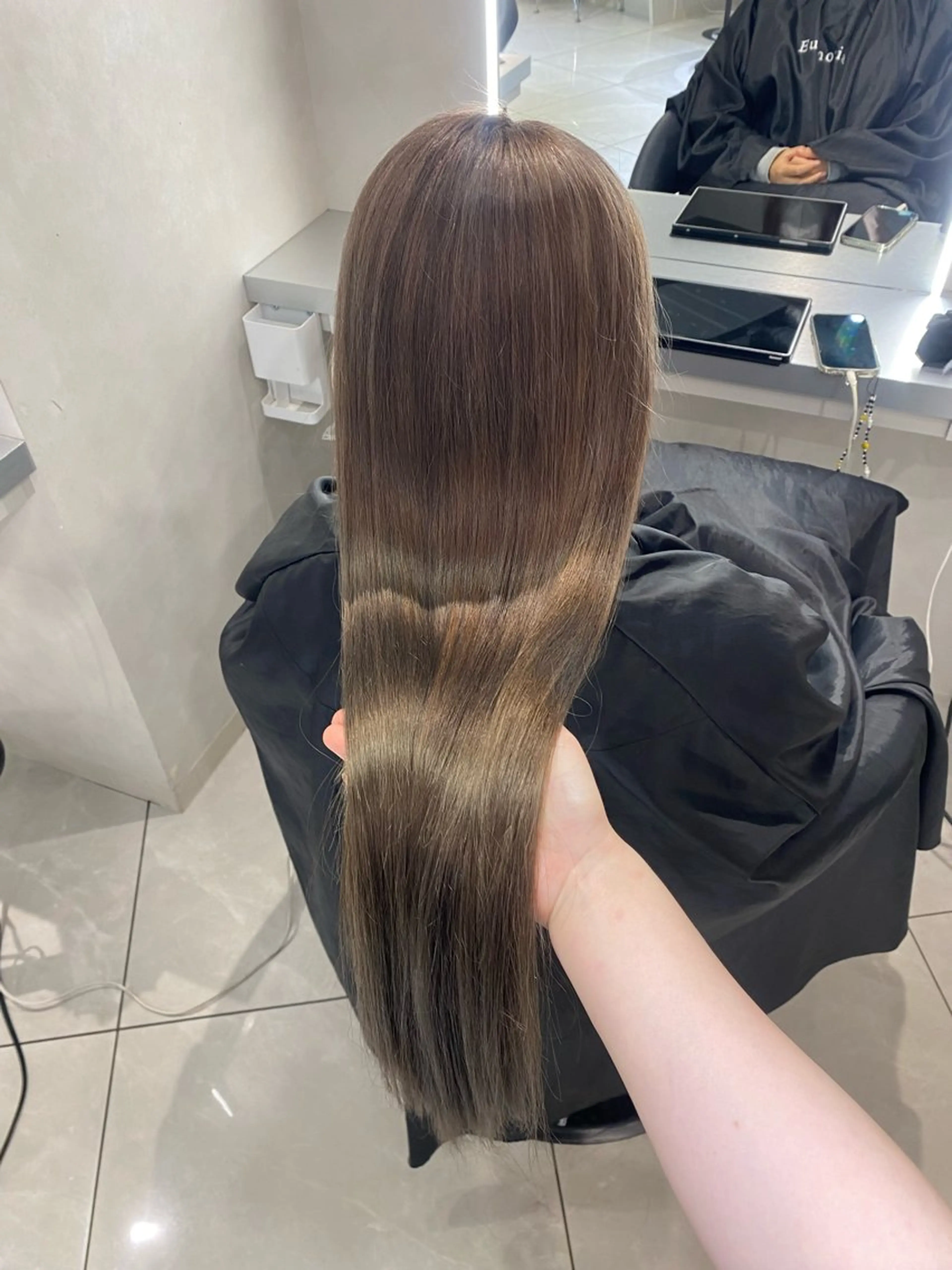 セミロング ヘアカラー 色落ちまで綺麗な上品 ハイトーン／ふうか☽のヘアスタイル