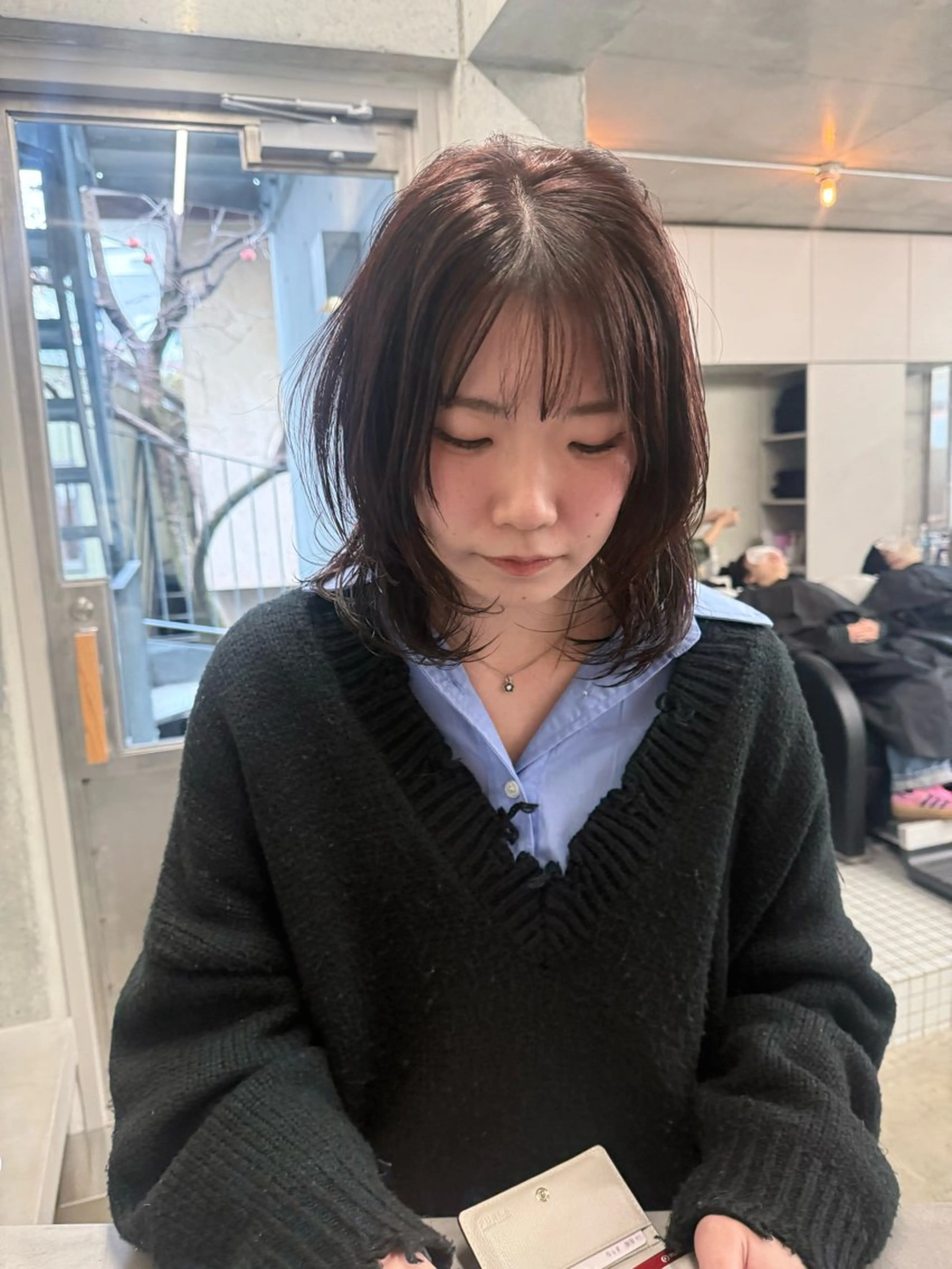 ミディアム カラー ミディアムレイヤー アッシュ ベージュカラー ブリーチ 透明感カラー カット ヘアカラー トリートメント 誰より丁寧なカット/ 小林輝/レイヤーのヘアスタイル