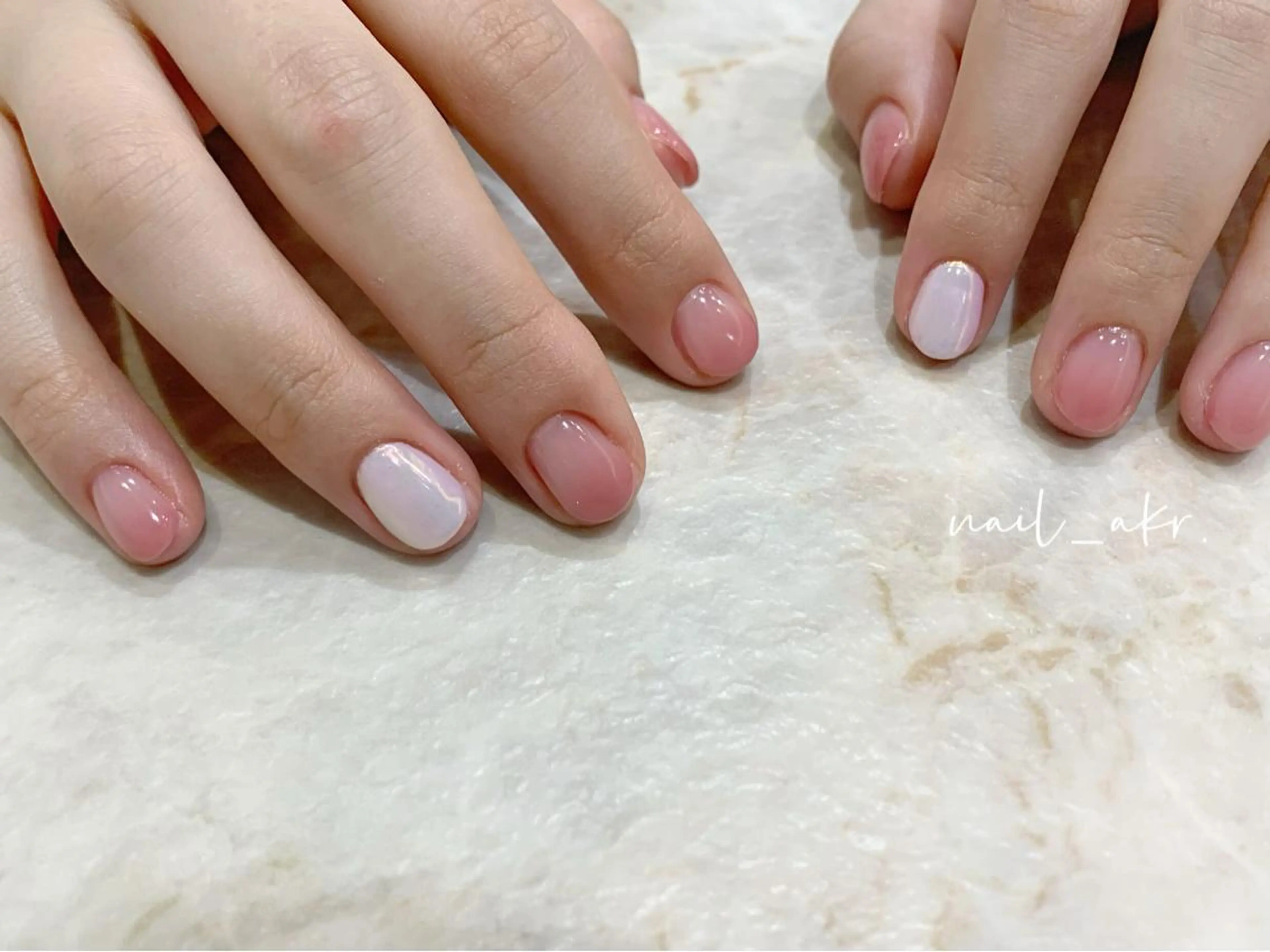 ネイル オーロラネイル グラデーション ミラーネイル ピンク nailAVANCE akariのネイルデザイン