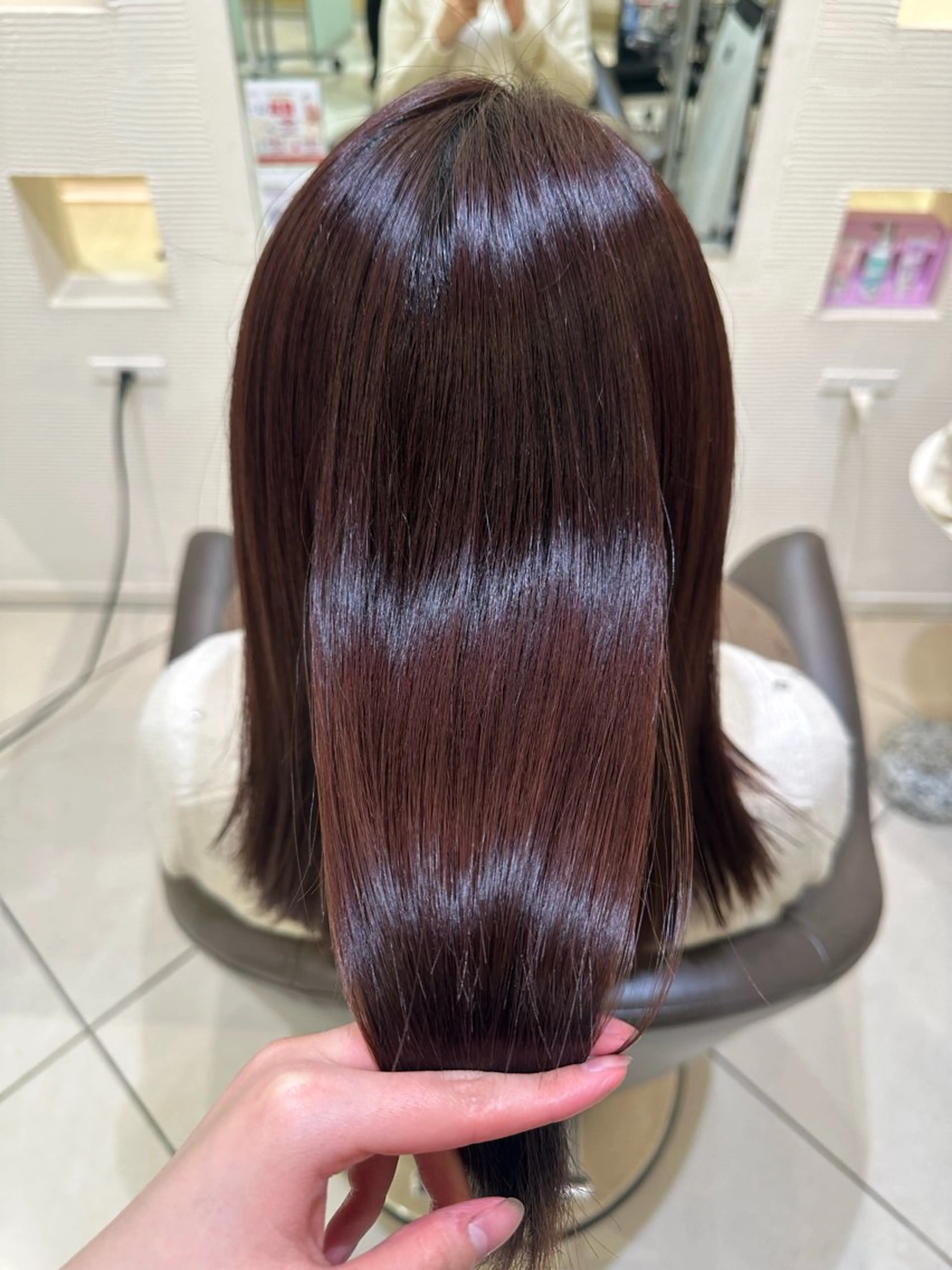 セミロング カラー ヘアアレンジ タイトボブ個性派カラ ーAKANEのヘアスタイル