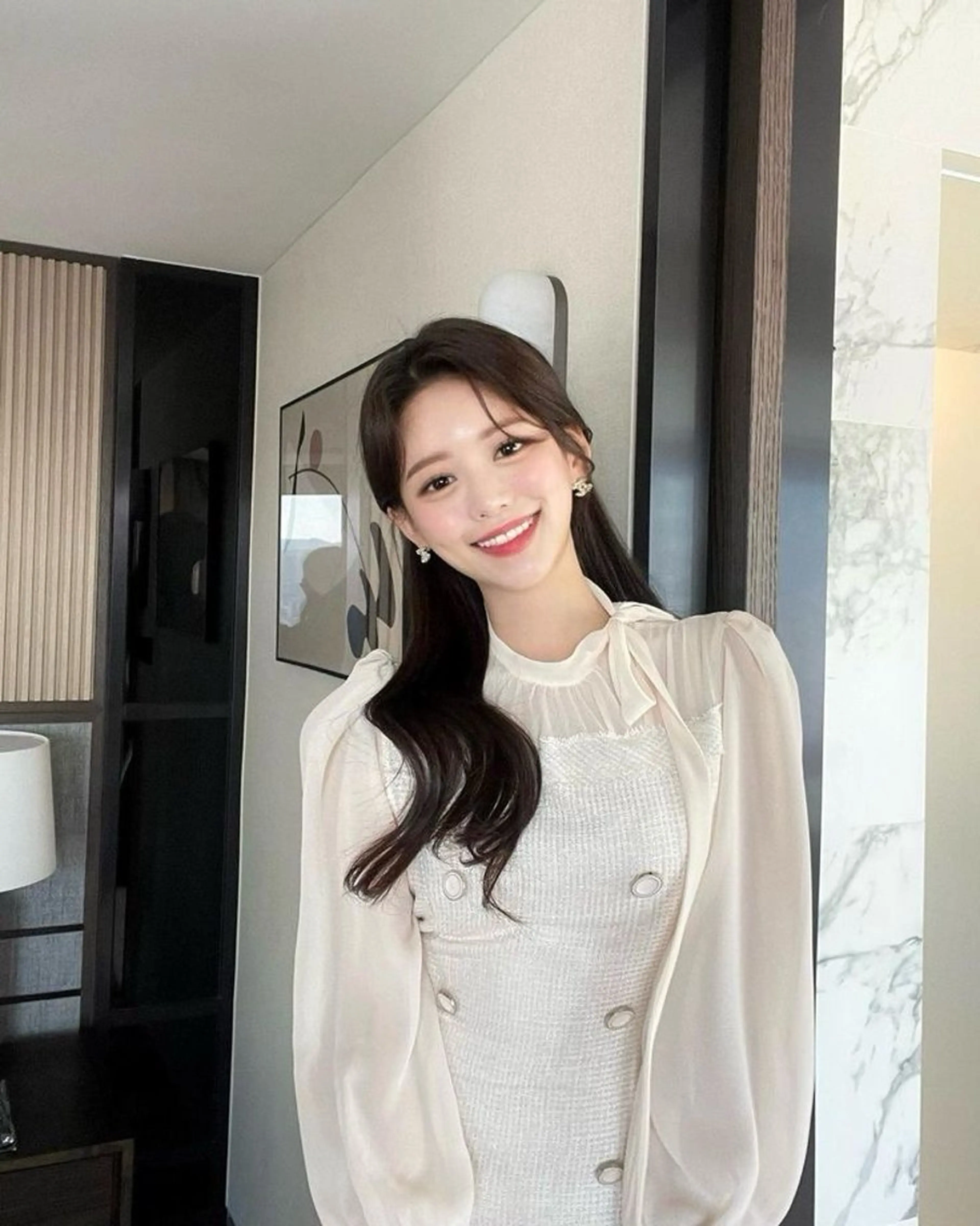 ロング カラー カット ヘアカラー トリートメント 莉乃/縮毛矯正/髪質 改善/艶カラーのヘアスタイル