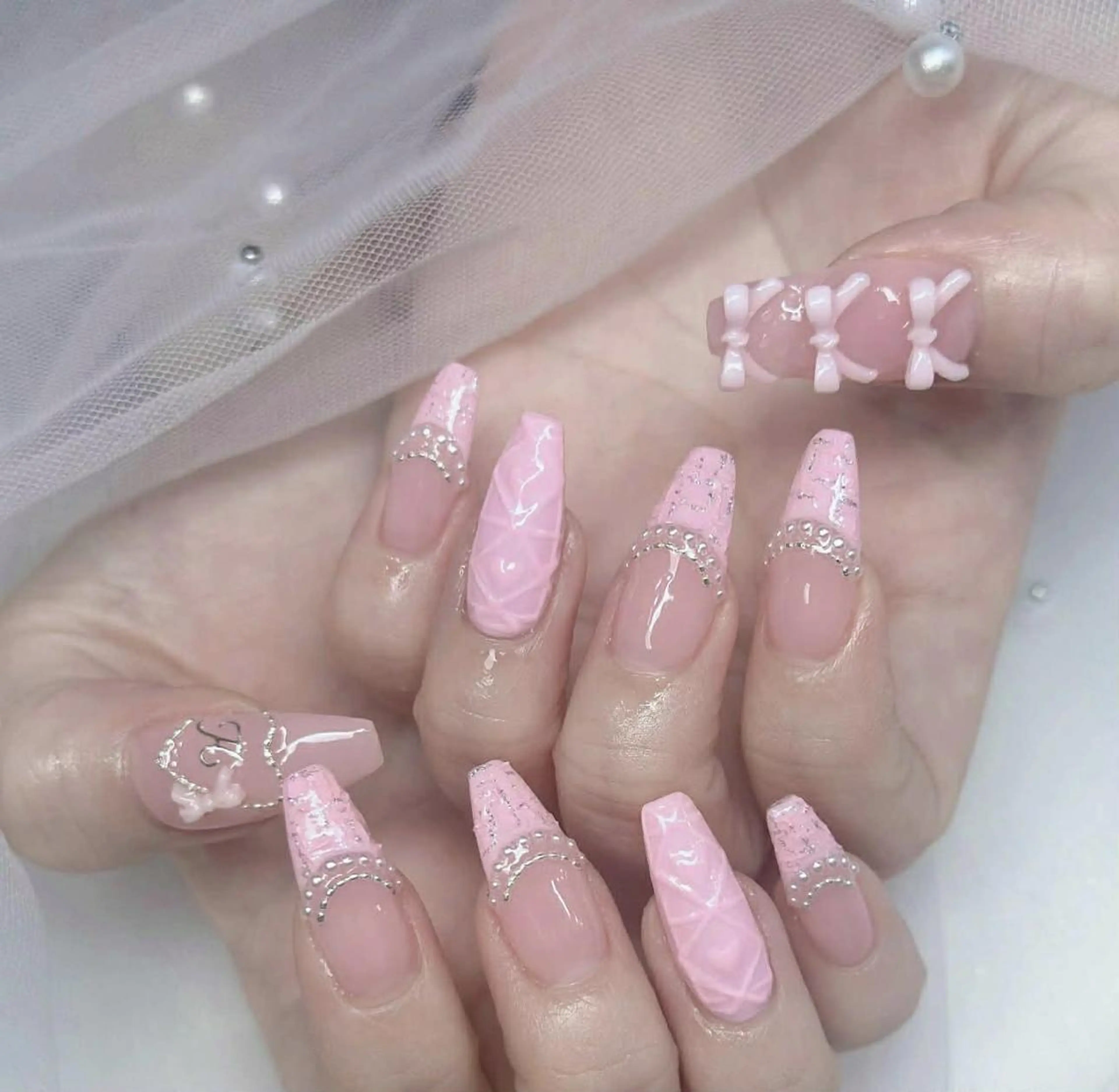 ロング パーマ 韓国風ヘア ハンドネイル 波 なみのネイルデザイン