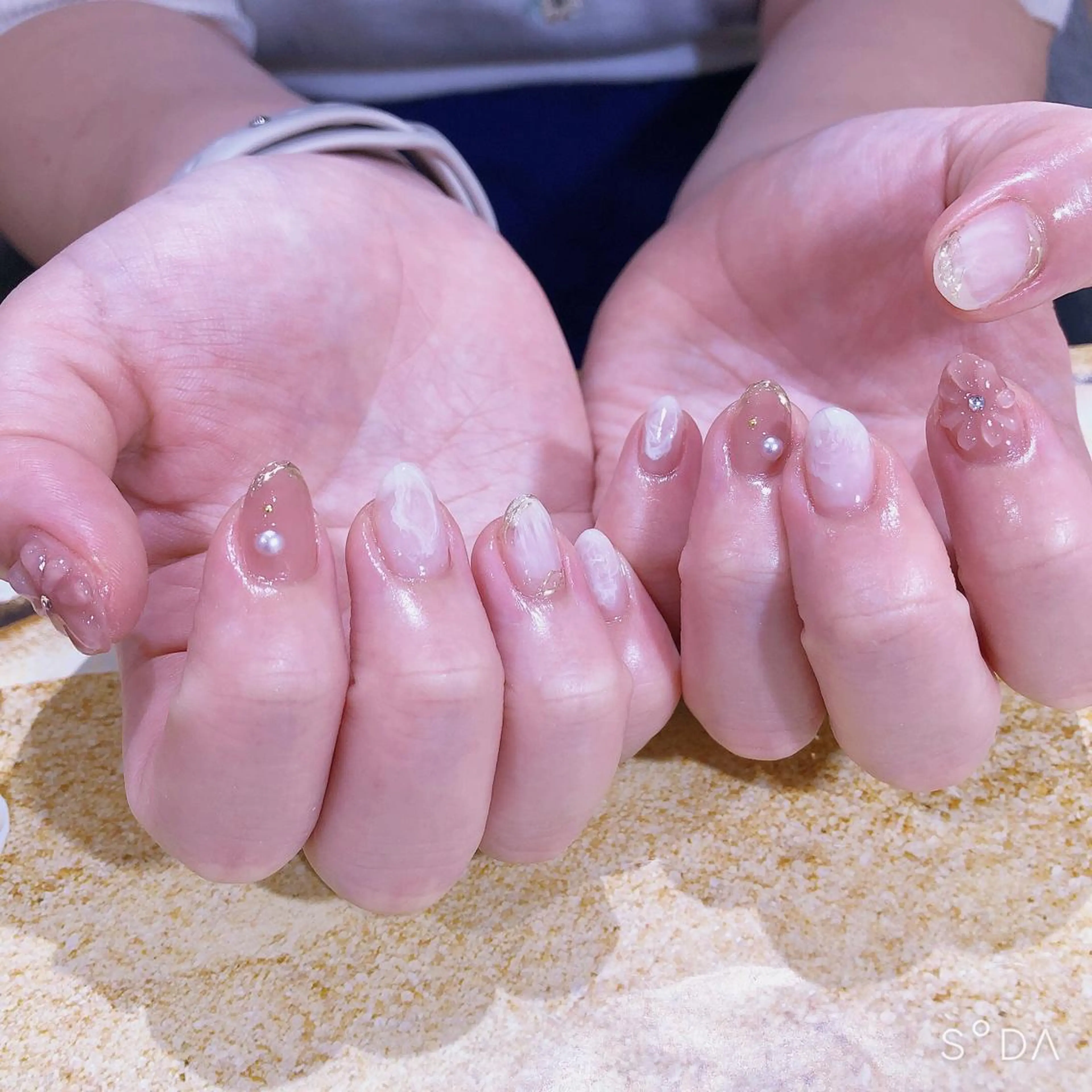 ネイル ニュアンスネイル ハンドネイル 吉野✨ ネイルデザイナー✨のネイルデザイン