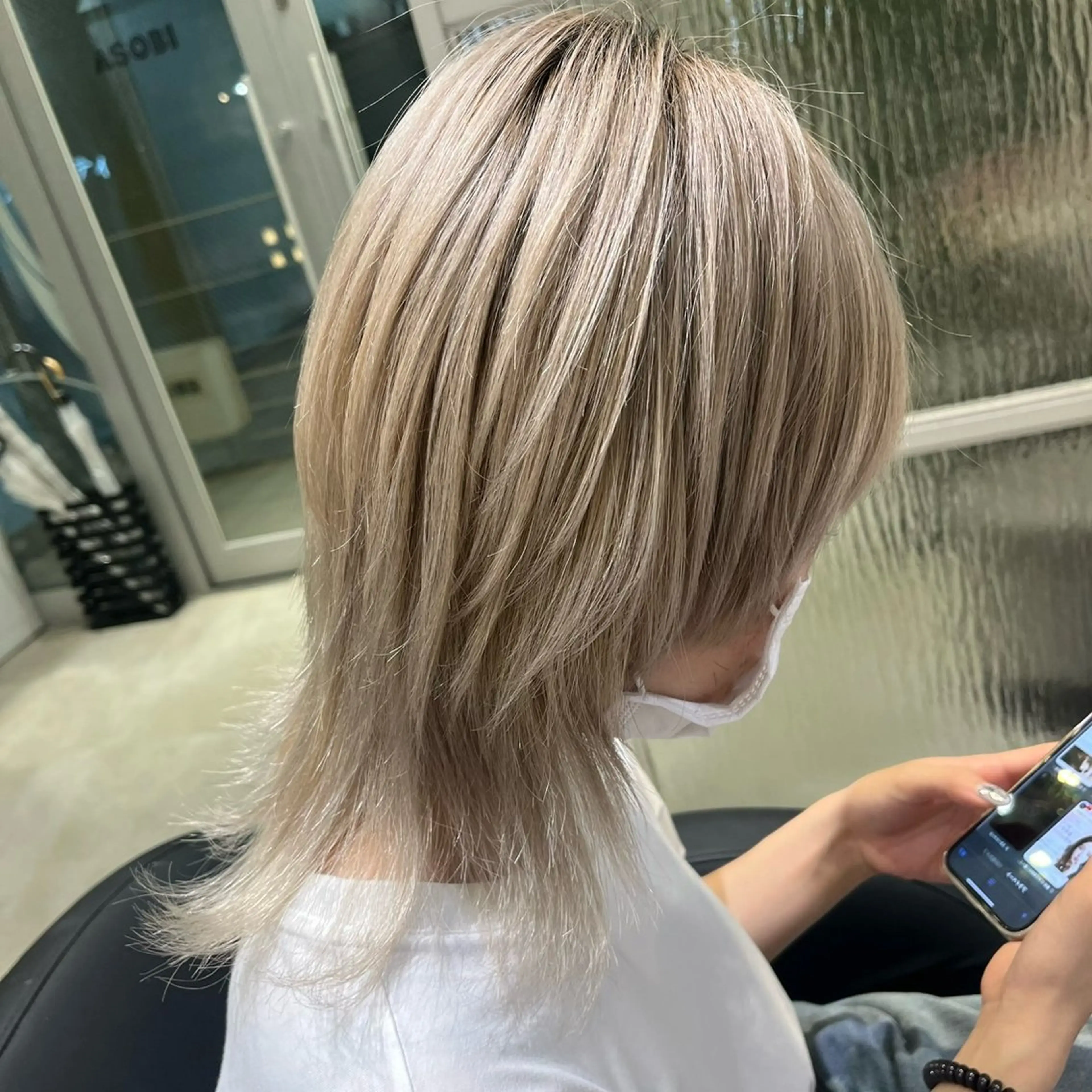 セミロング カラー アッシュ ベージュカラー ブルーカラー 透明感カラー グレージュ カット ハイトーン/ブリーチ 💙みずき💙のヘアスタイル