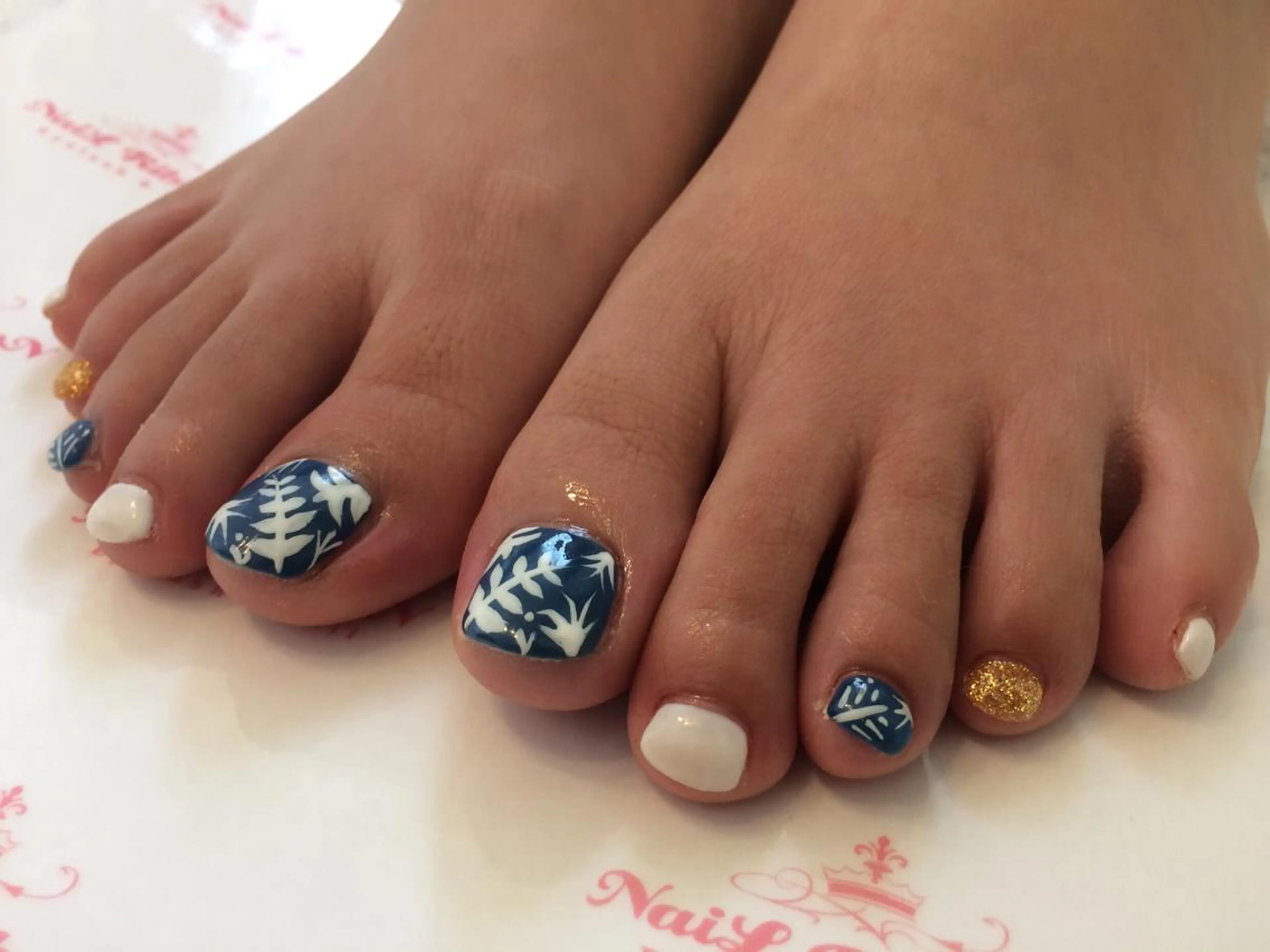 ネイル ネイルリボン 受付スタッフのネイルデザイン