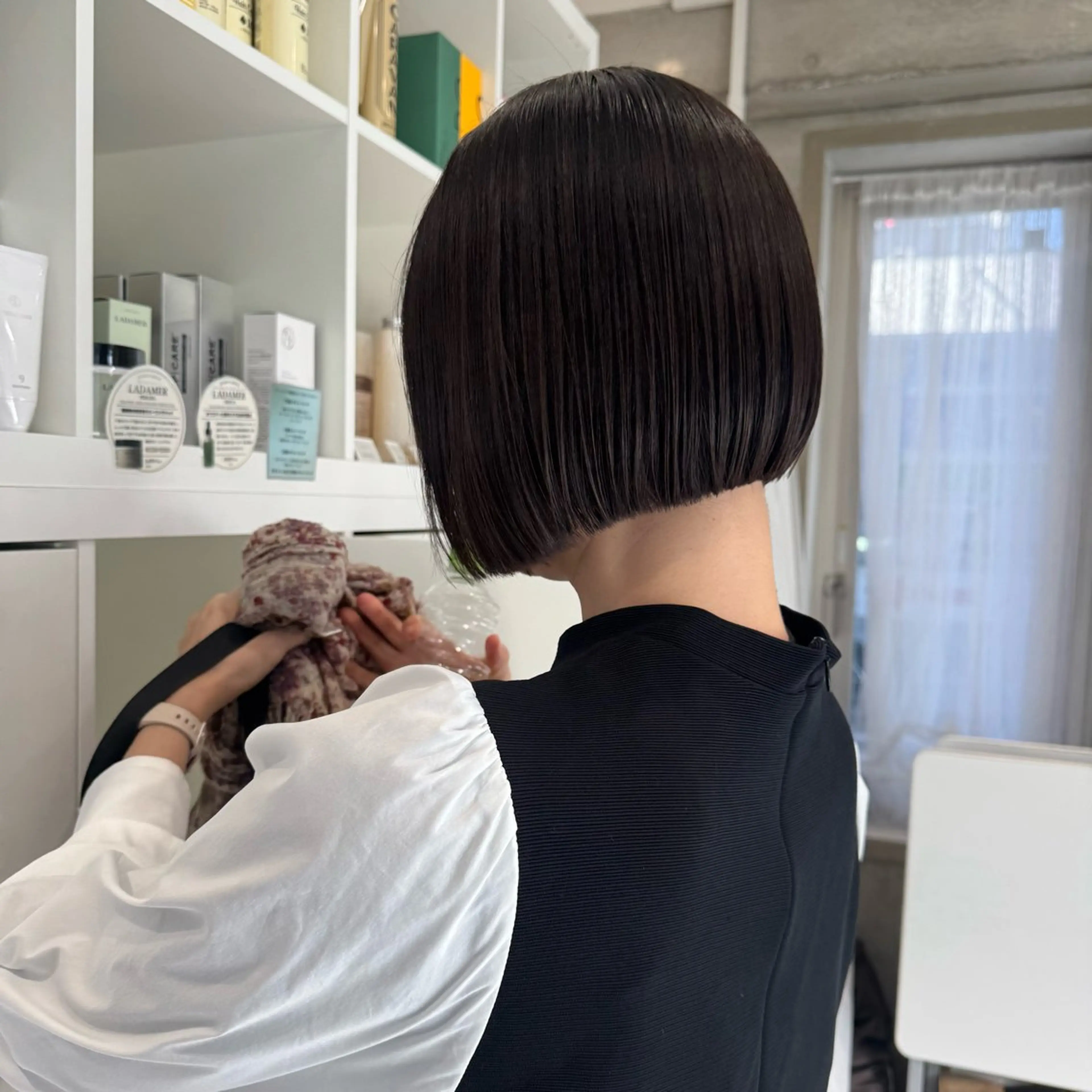 ショート ボブ カット 会田有紀 /切りっぱなしボブのヘアスタイル