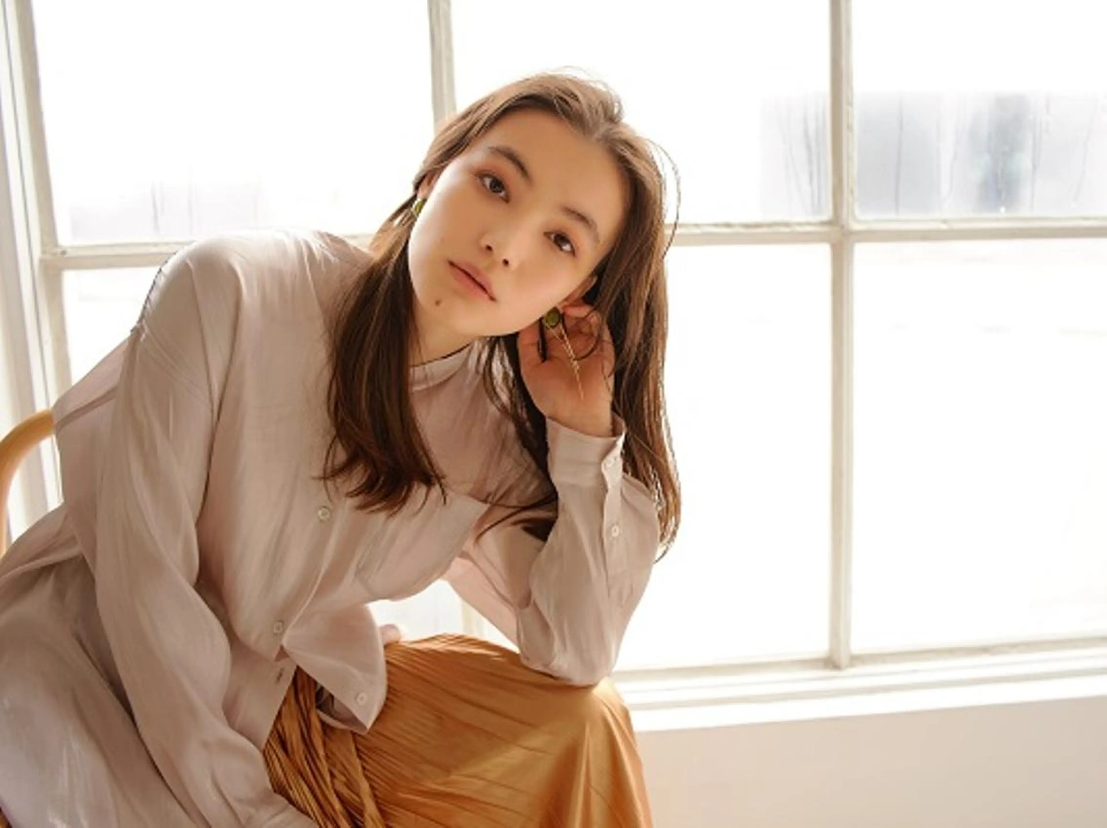 ミディアム カラー パーマ ヘアアレンジ アディクシーカラー アッシュ バレイヤージュ ベージュカラー ブリーチ newi grande 横浜店のヘアスタイル