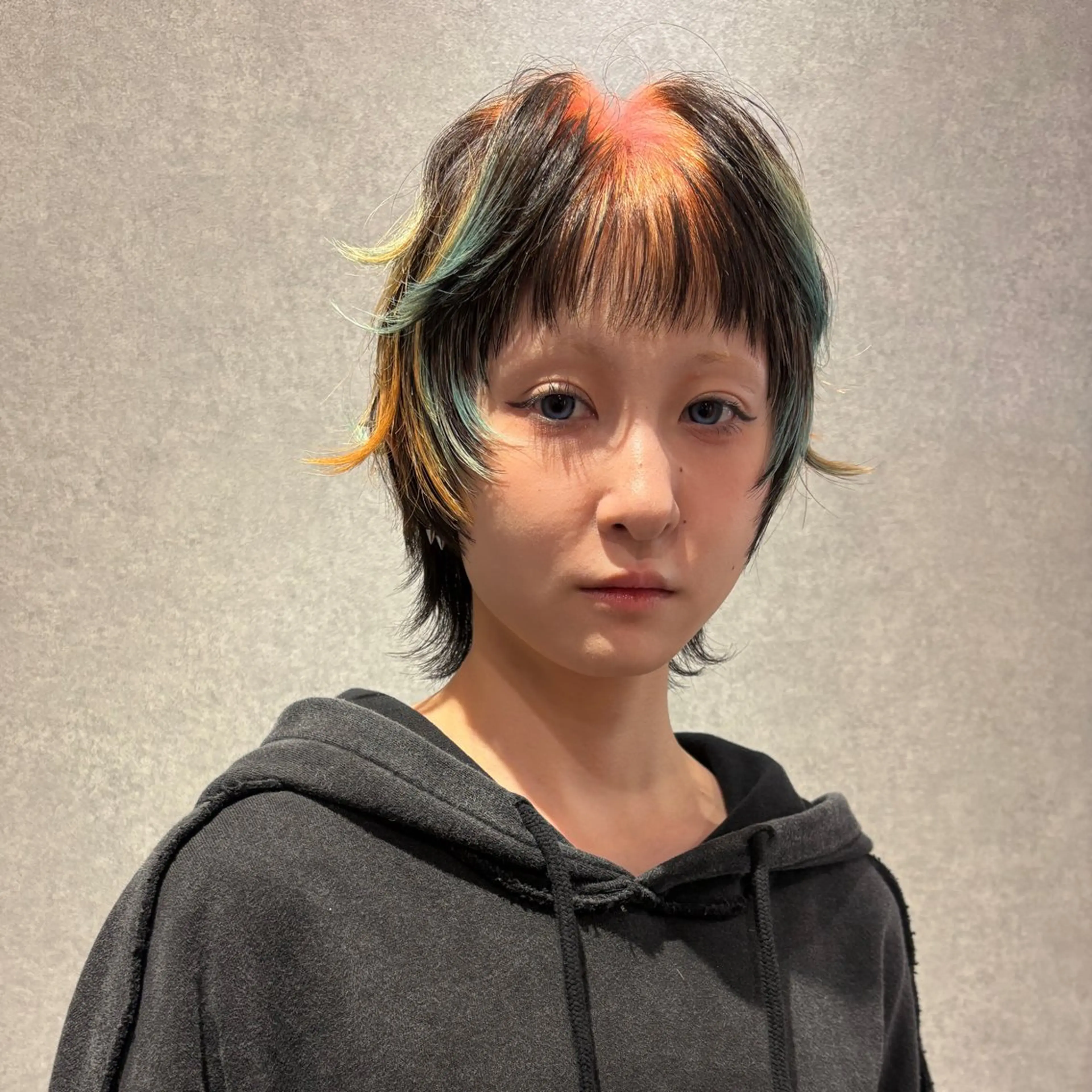 ショート カラー デザインカラー 似合わせカット ショートヘア ウルフカット カット ヘアカラー ウルフ/レイヤー/ ブリーチ/牧原歩夢のヘアスタイル