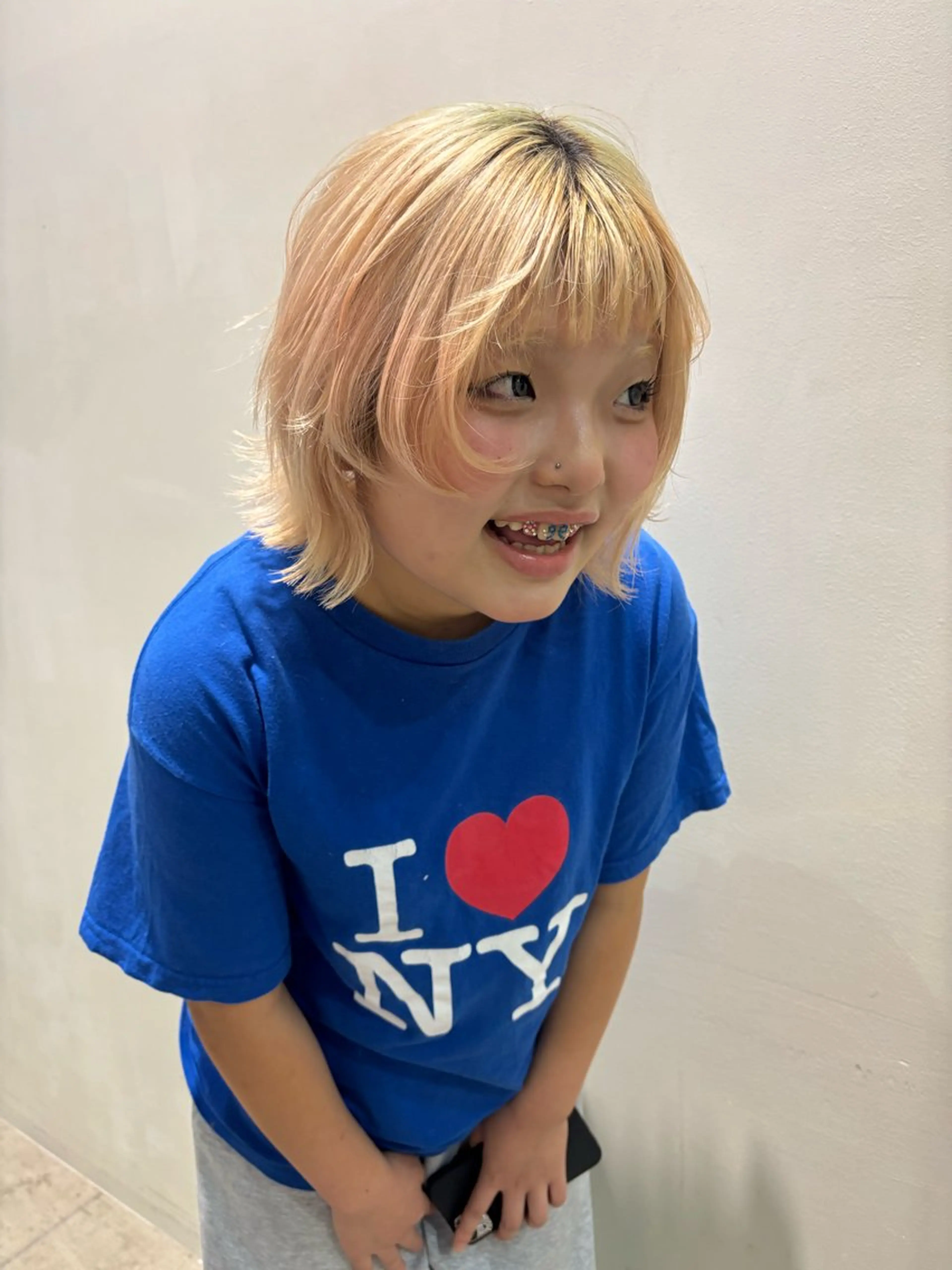 ショート ボブ ウルフカット 伊藤 優衣/アイブロ ウ／透明感カラーのヘアスタイル