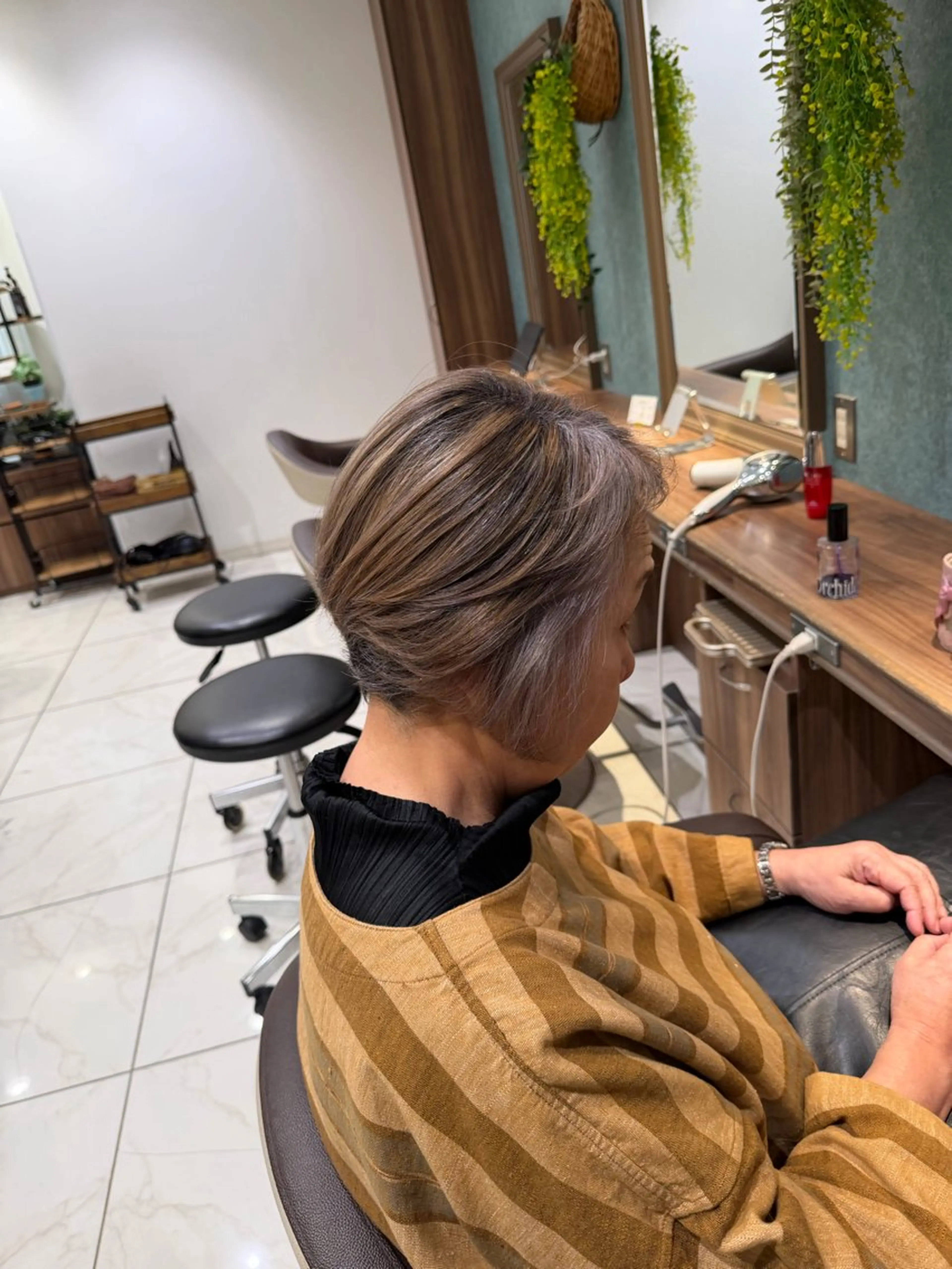 ショート カラー バレイヤージュ ハイライトカラー ハイライト レイヤーカット ヘアカラー 🇰🇷韓国ヘア★ 副店長.쿠리타⭐︎のヘアスタイル