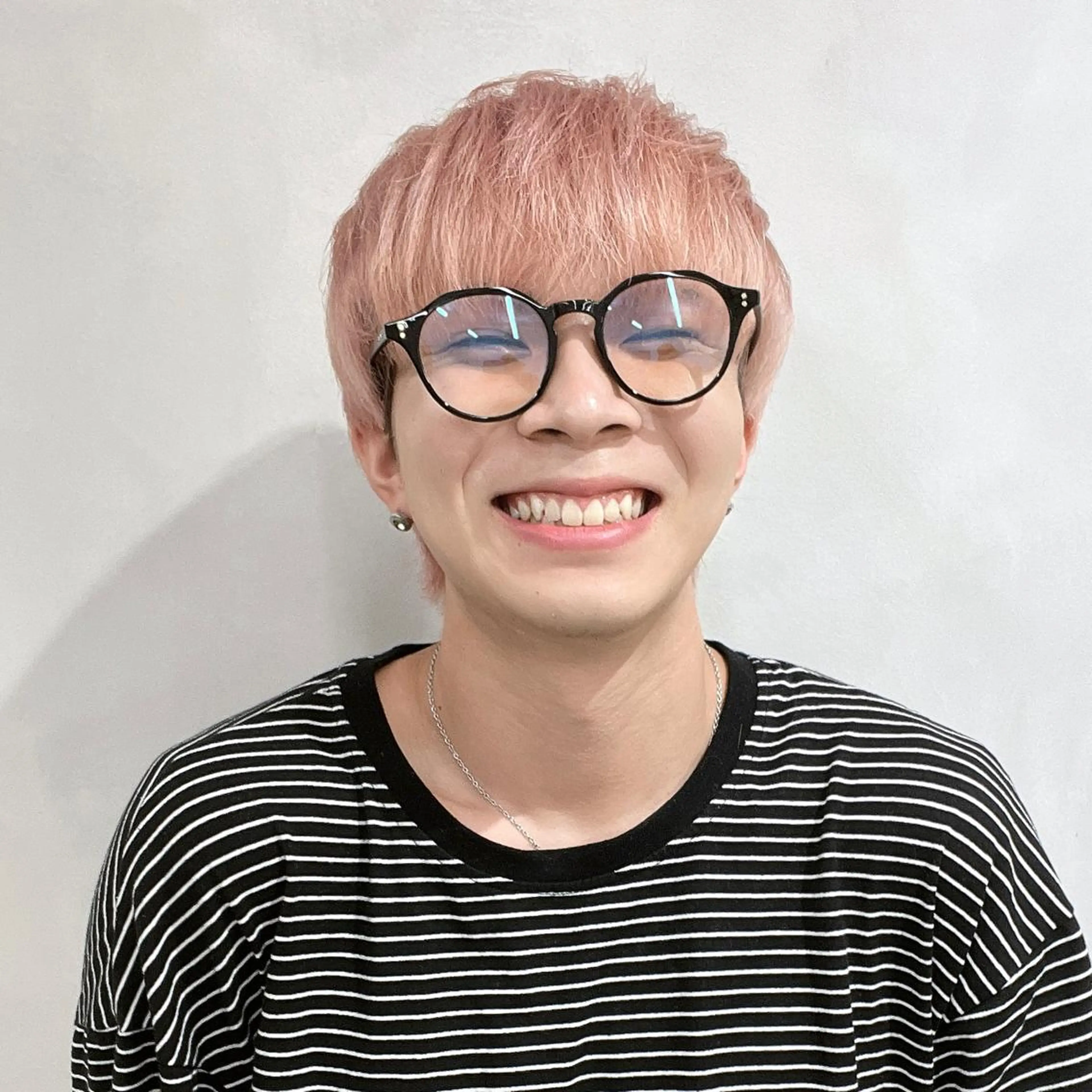 ショート カラー 🩵ブリーチカラー 🐈MIORI🩵のヘアスタイル