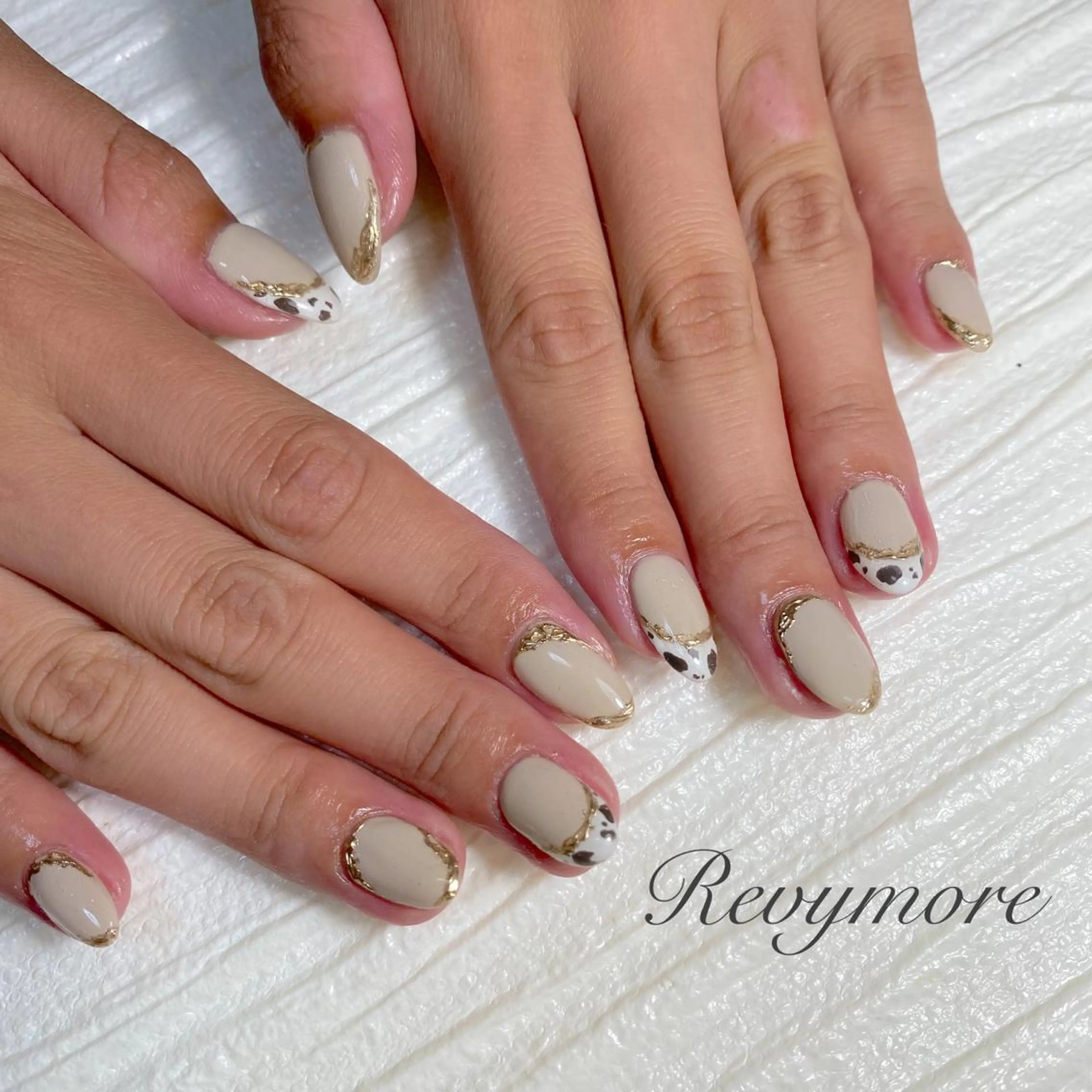 ミディアム ネイル 韓国風ヘア ジェルネイル キラキラネイル 韓国ネイル ニュアンスネイル nail salon Revymore所属・nail salon Revymoreのネイルデザイン