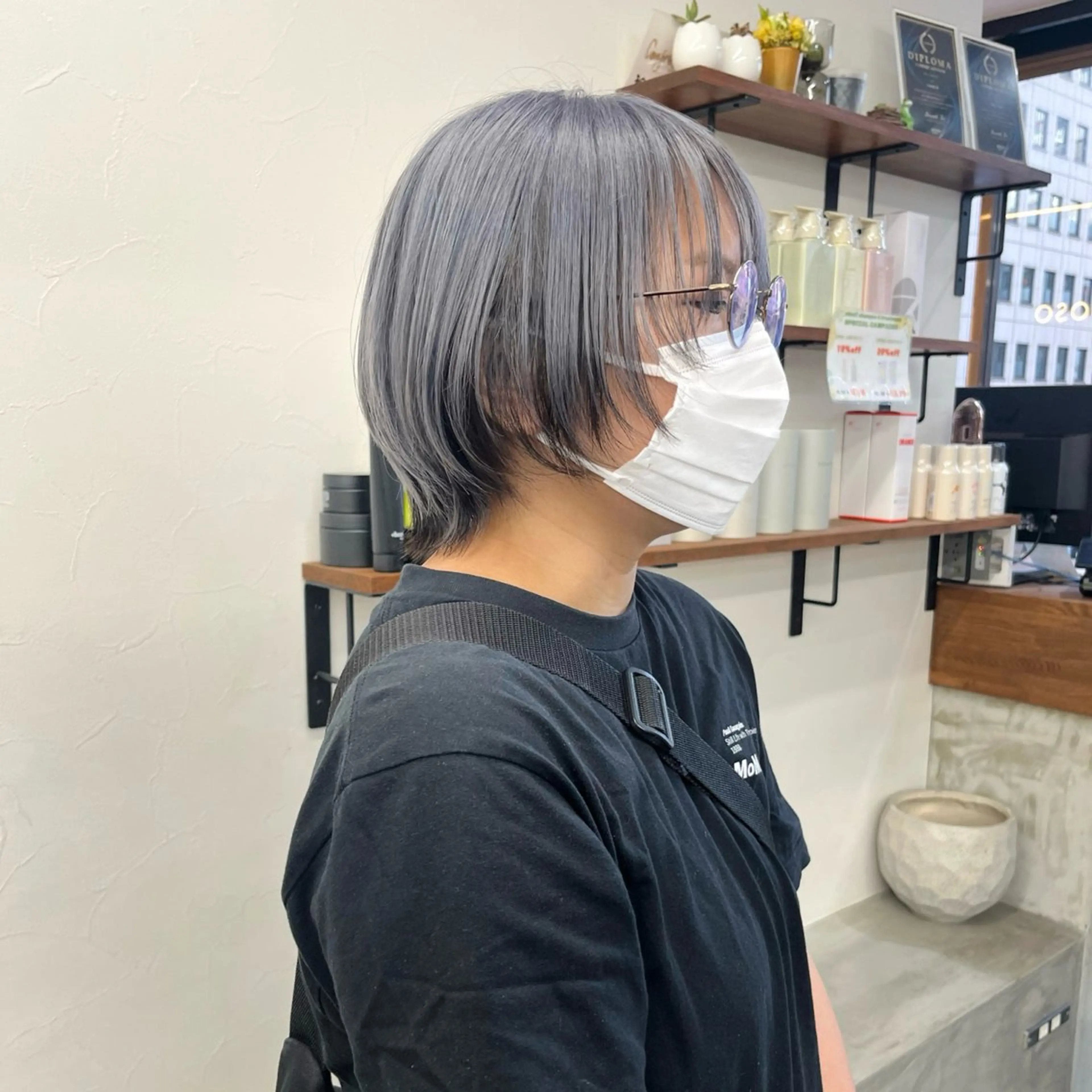 ショート カラー ブリーチ ブルーカラー ブルーグレー ブリーチなしカラー ボブ カット ヘアカラー トリートメント 初めてのショート お任せください✂️のヘアスタイル