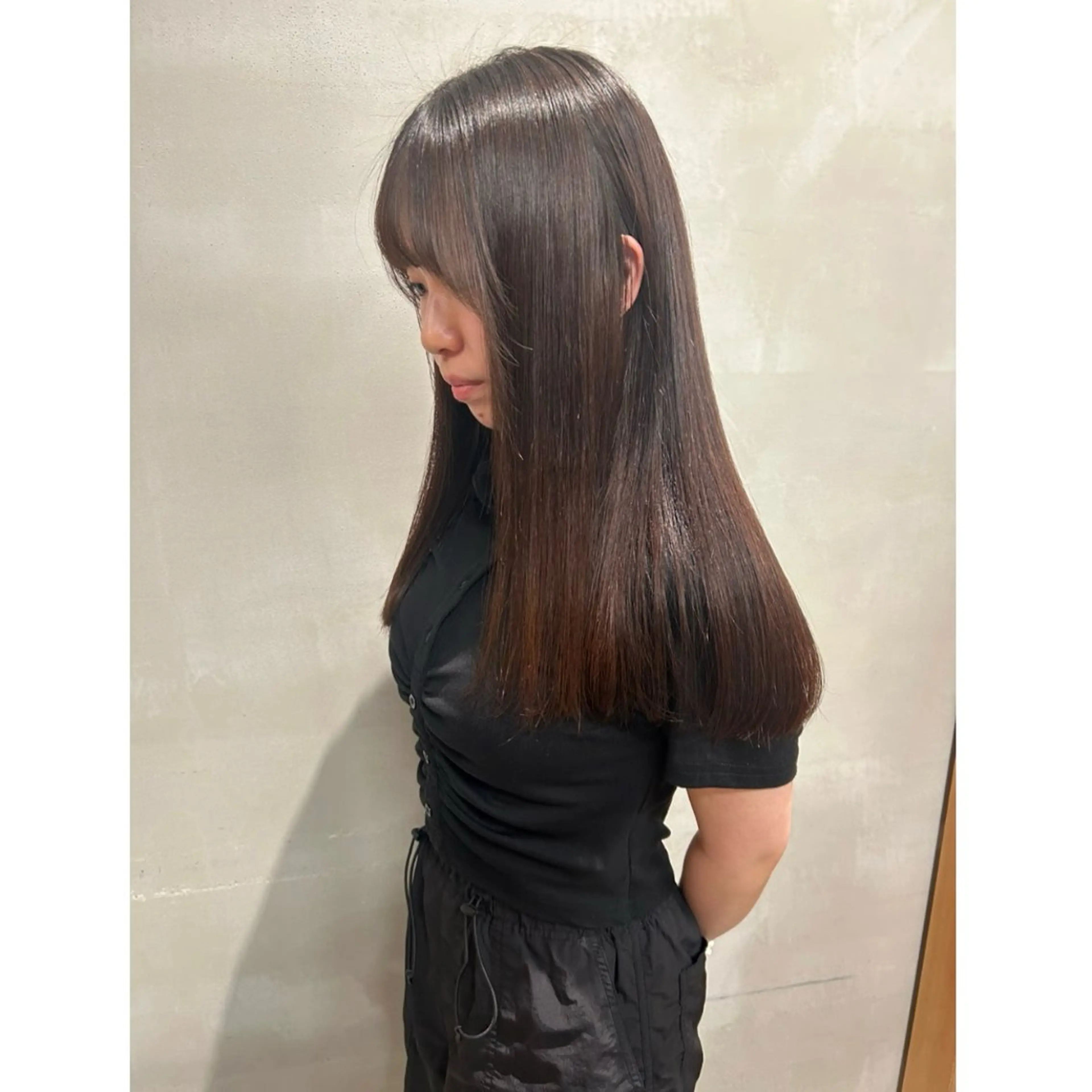 セミロング 縮毛矯正 カエデ🐬 カットカラーモデルのヘアスタイル