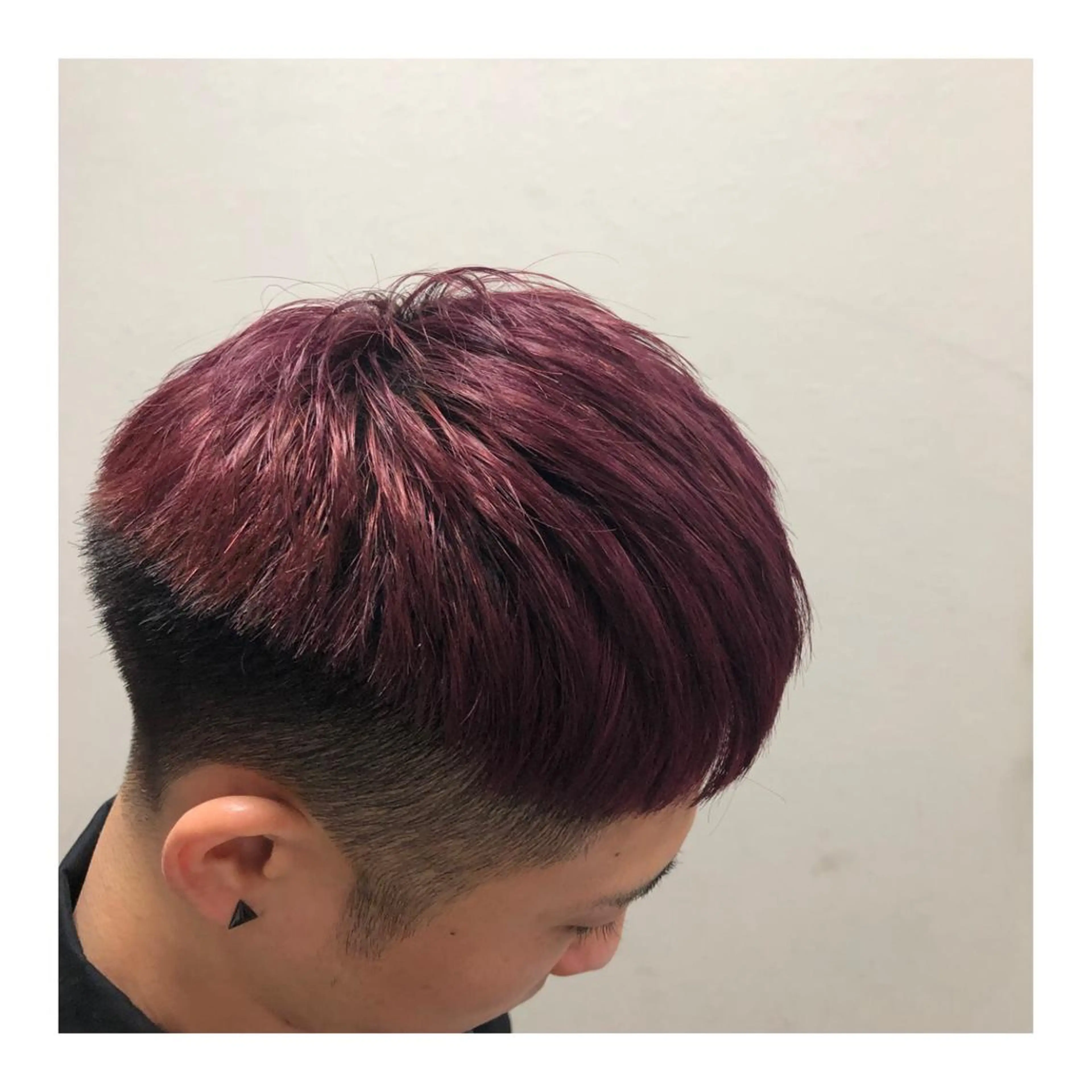 カラー メンズ ピンクカラー カット ヘアカラー トリートメント メンズパーマ 次元のヘアスタイル