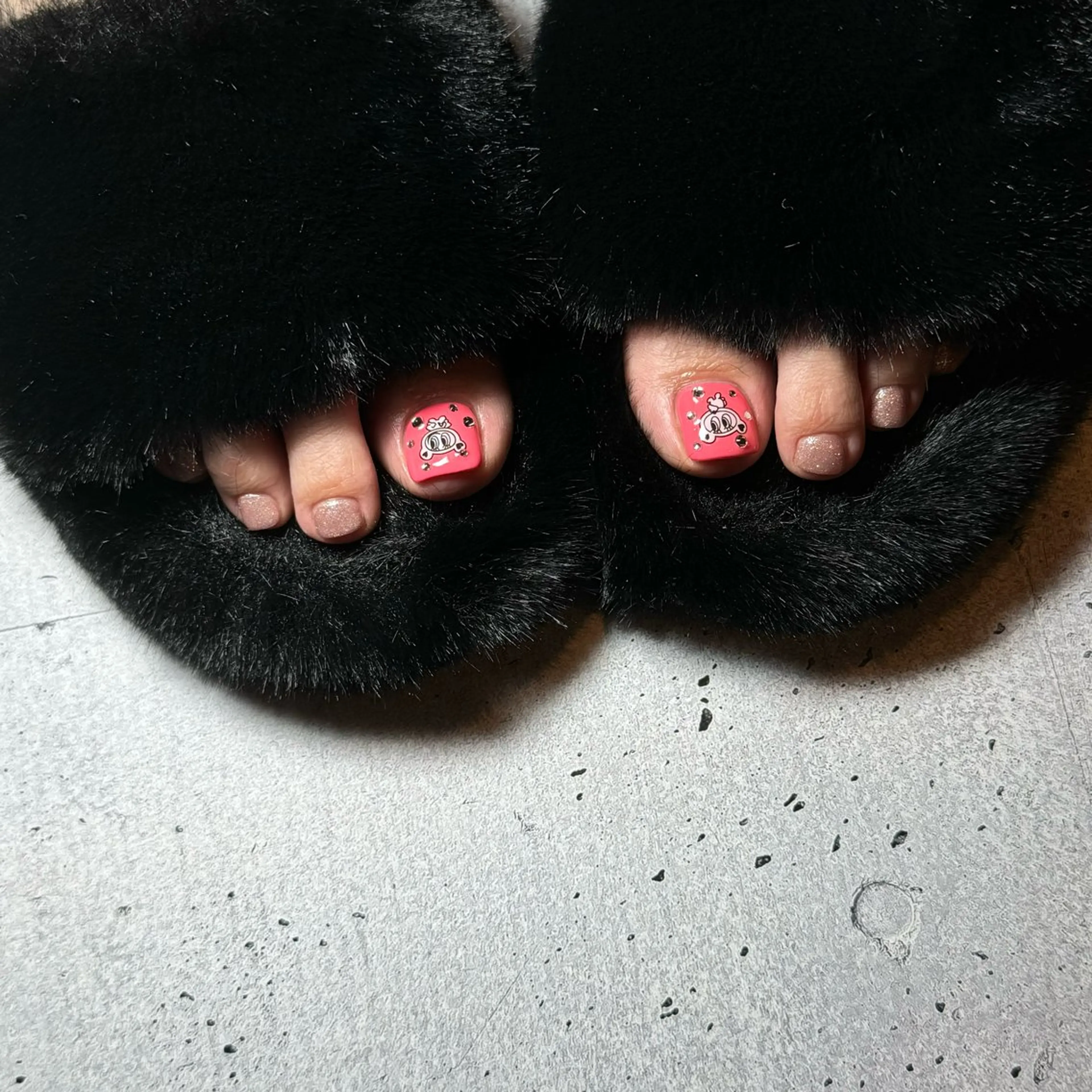 ネイル フットネイル フットネイル 𝐫𝐚𝐢 𝐧𝐚𝐢𝐥のネイルデザイン