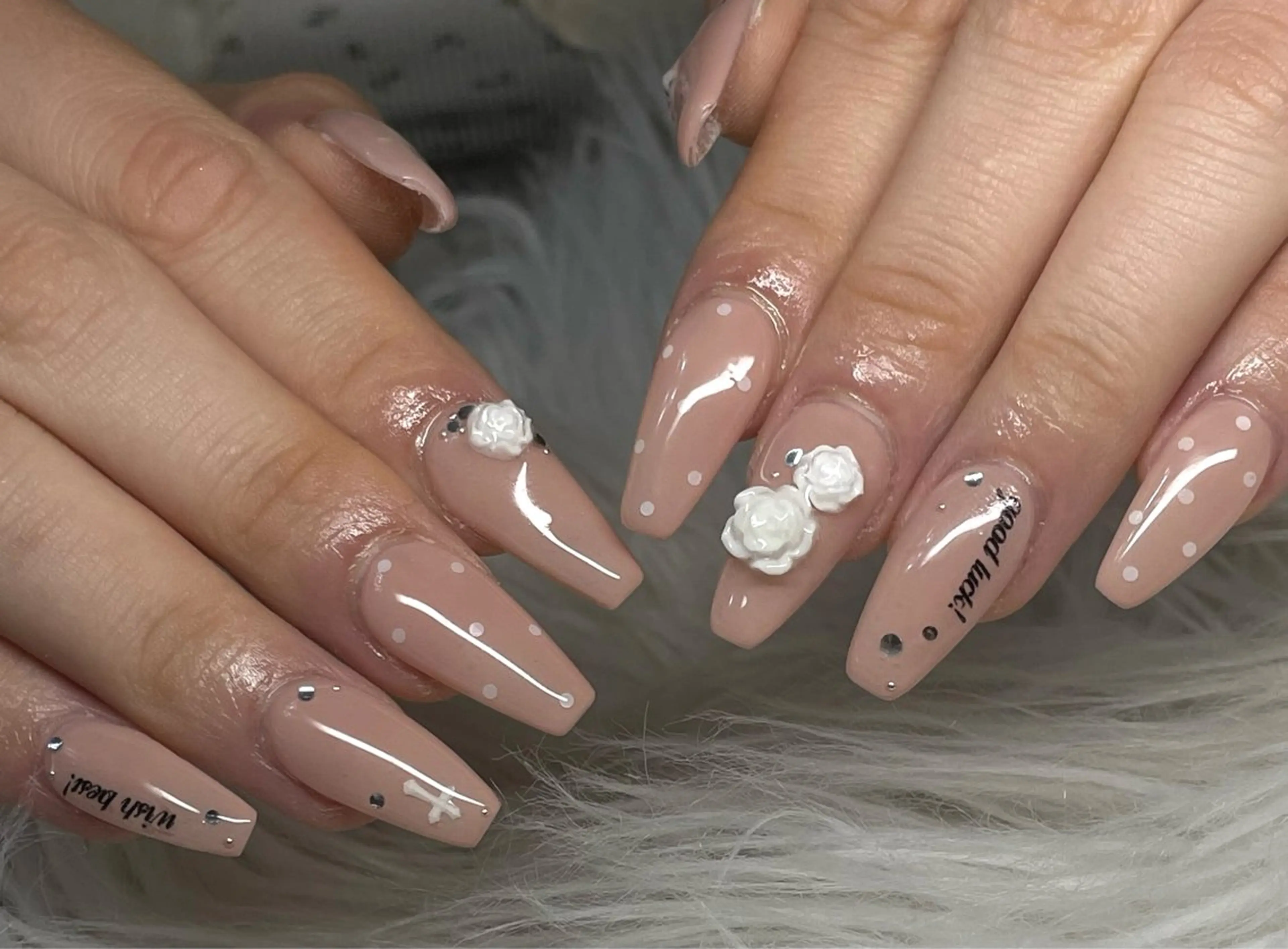 ネイル ドット ピンク ピンクベージュ ハンドネイル Bitty hojyuのネイルデザイン