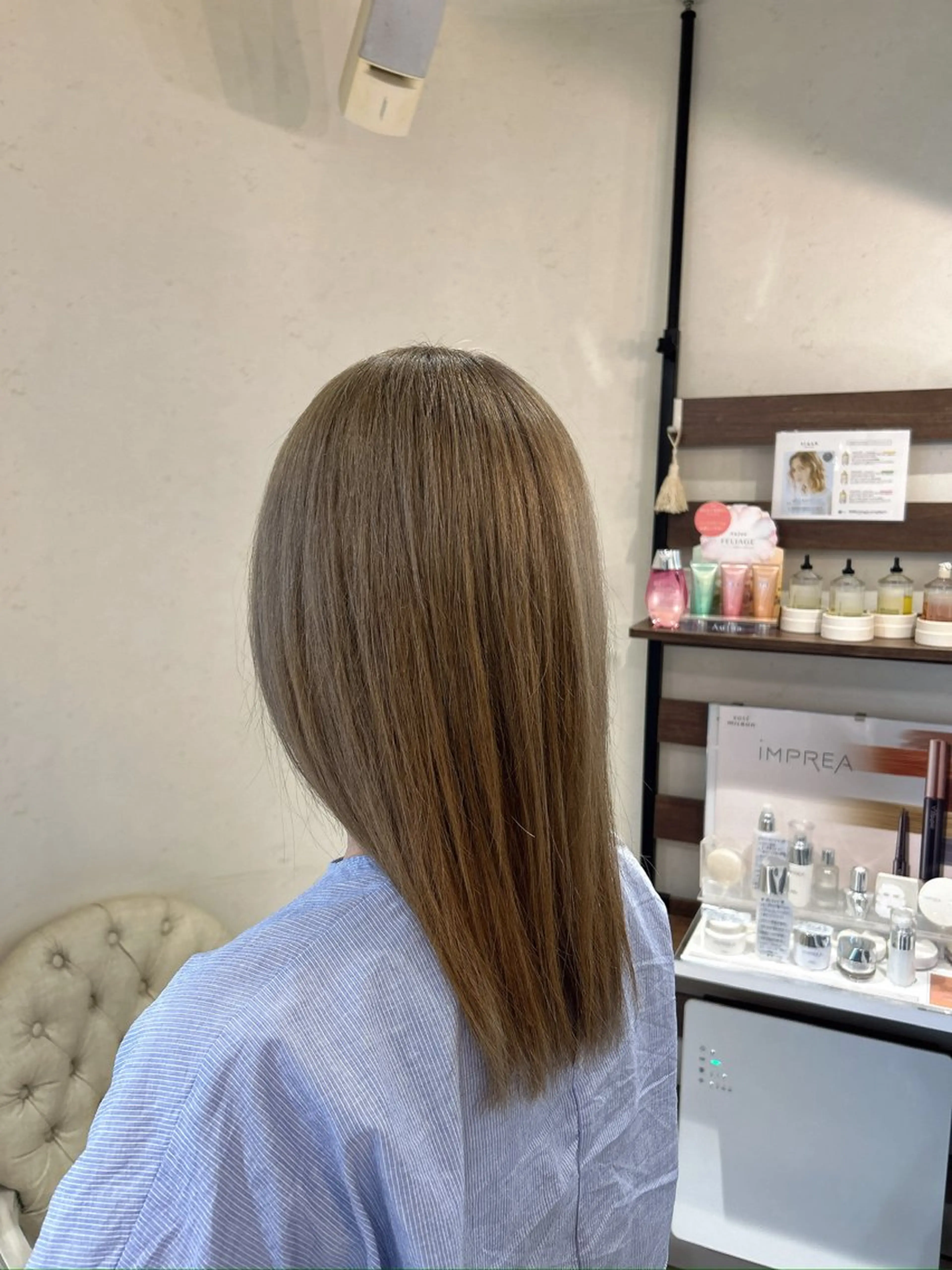 セミロング カラー ベージュカラー ハイトーンカラー ハイトーンベージュ ヘアカラー 河野 穂香のヘアスタイル