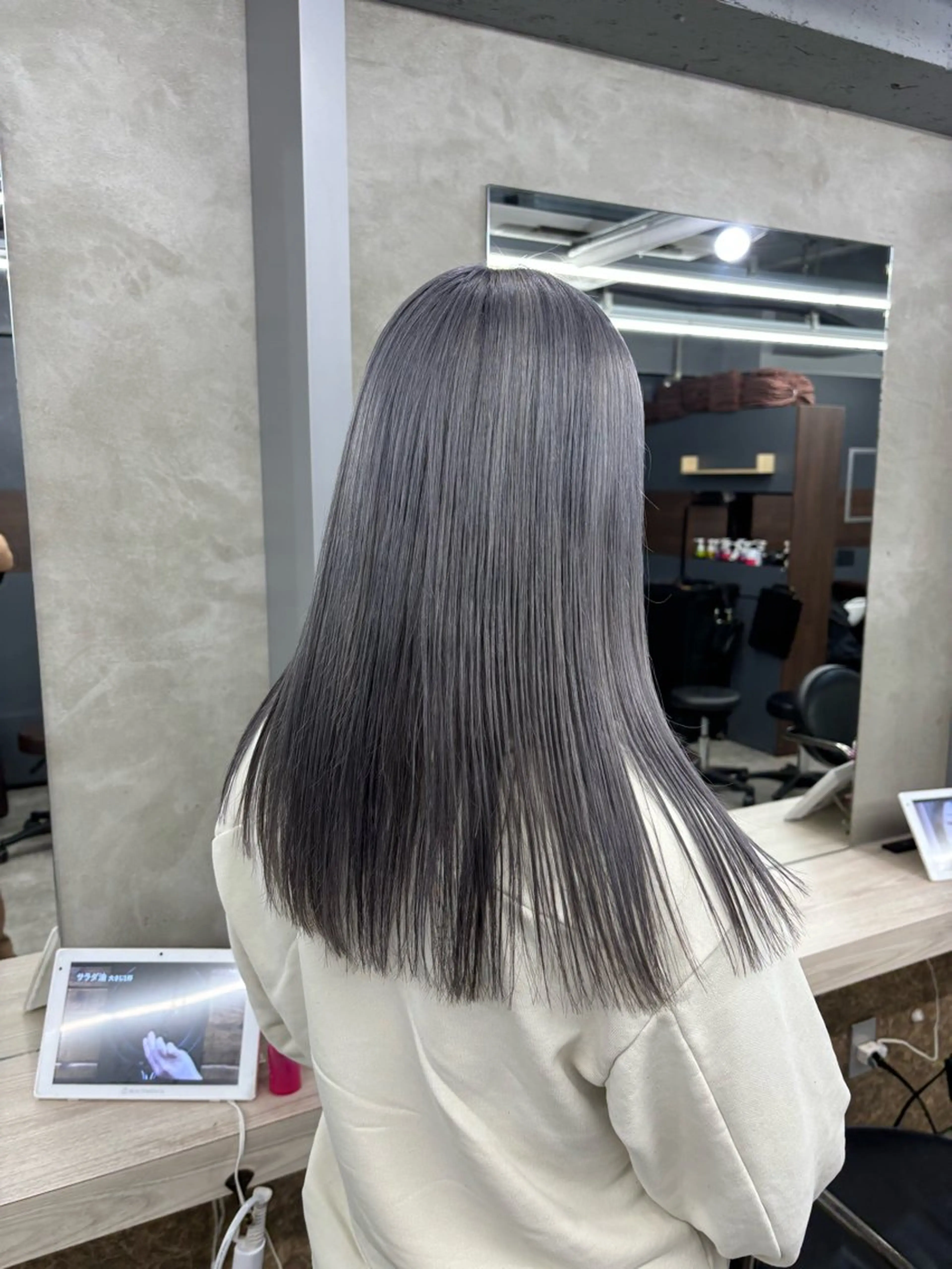 セミロング カラー シルバー ブリーチ&似合せボブ 田中寛十のヘアスタイル