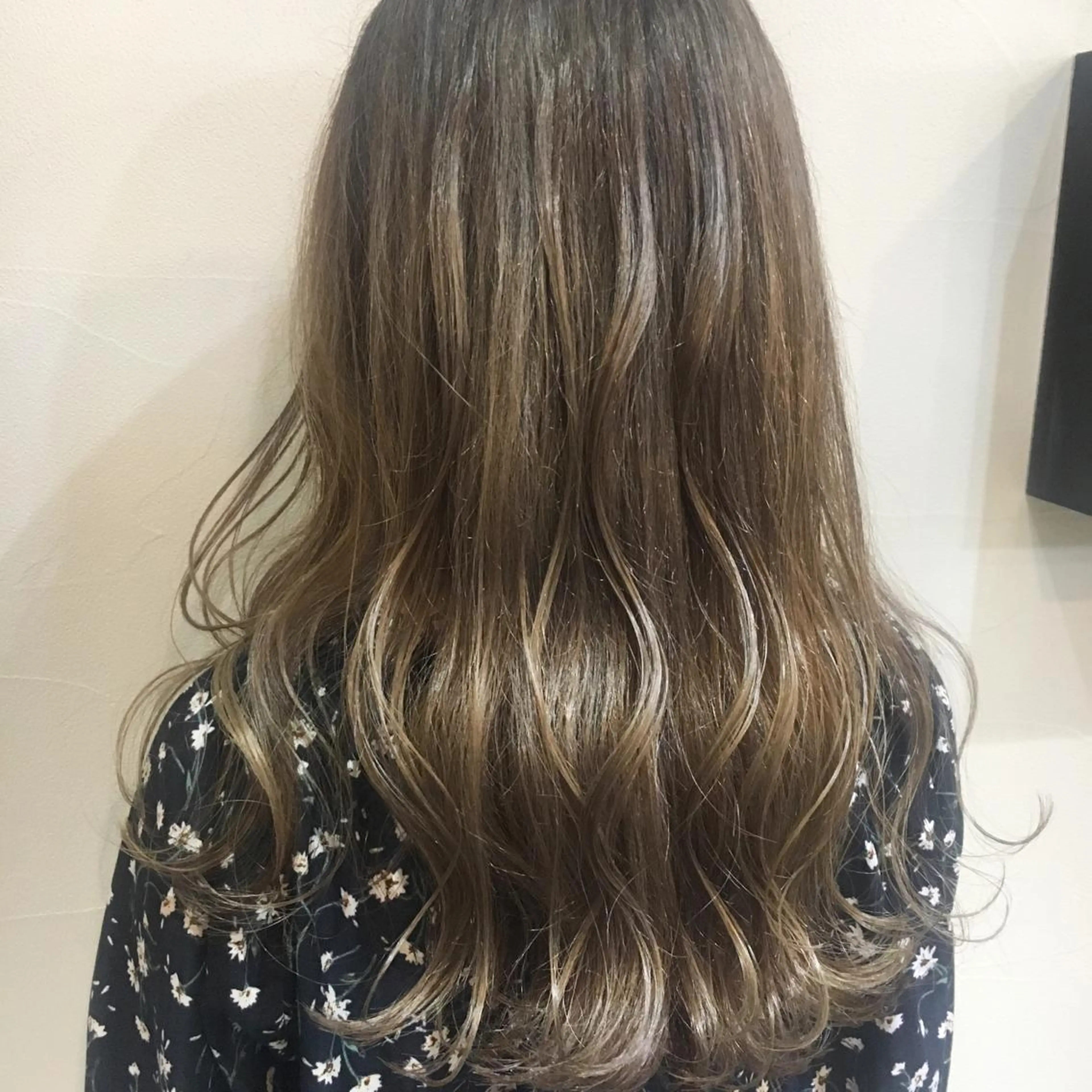 ロング カラー まなべ さくらのヘアスタイル