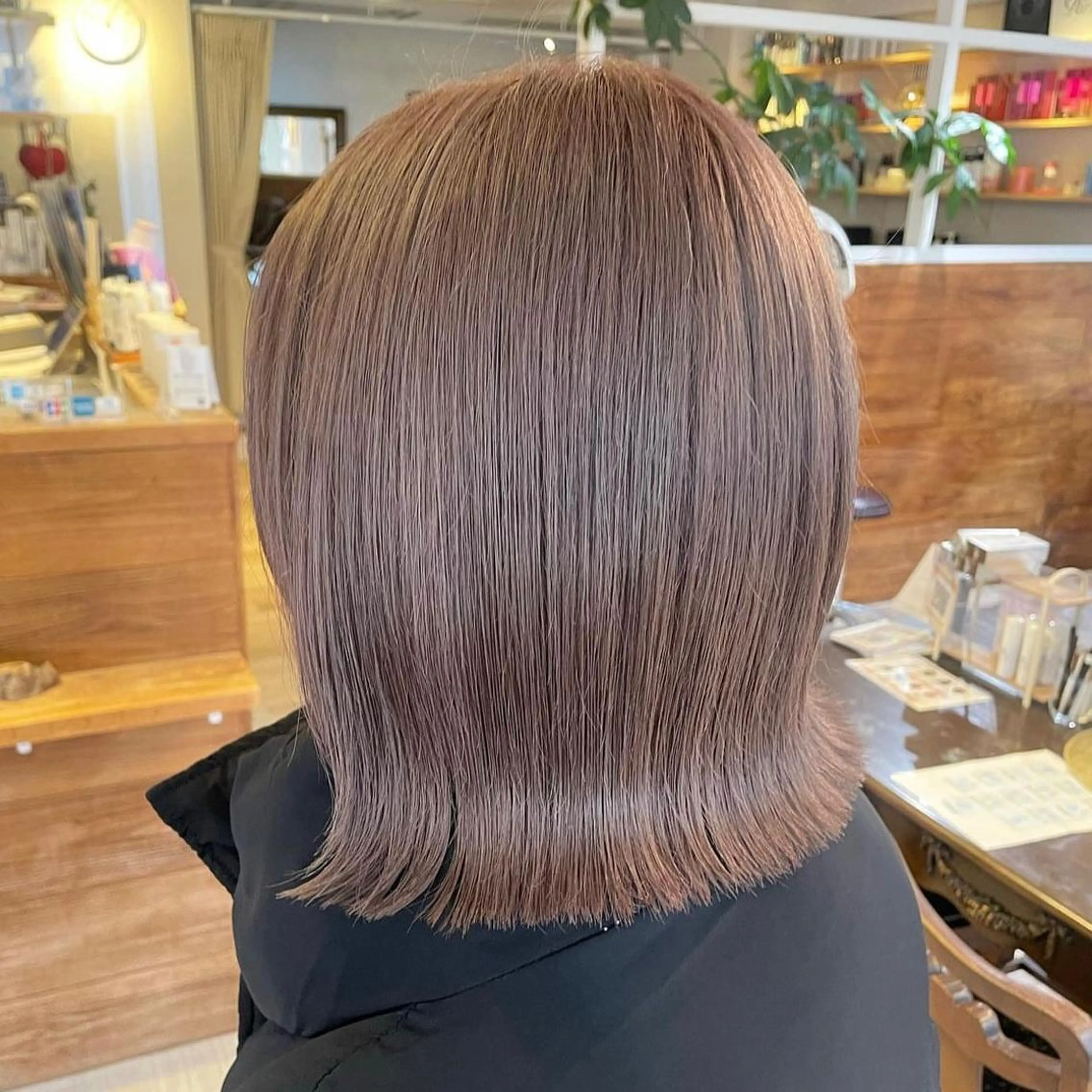 ミディアム カラー 切りっぱなしボブ ミディアムパーマ ベージュカラー ブリーチ ケアブリーチ 𝙎𝙚𝙞𝙧𝙖 ☆カット/パーマのヘアスタイル