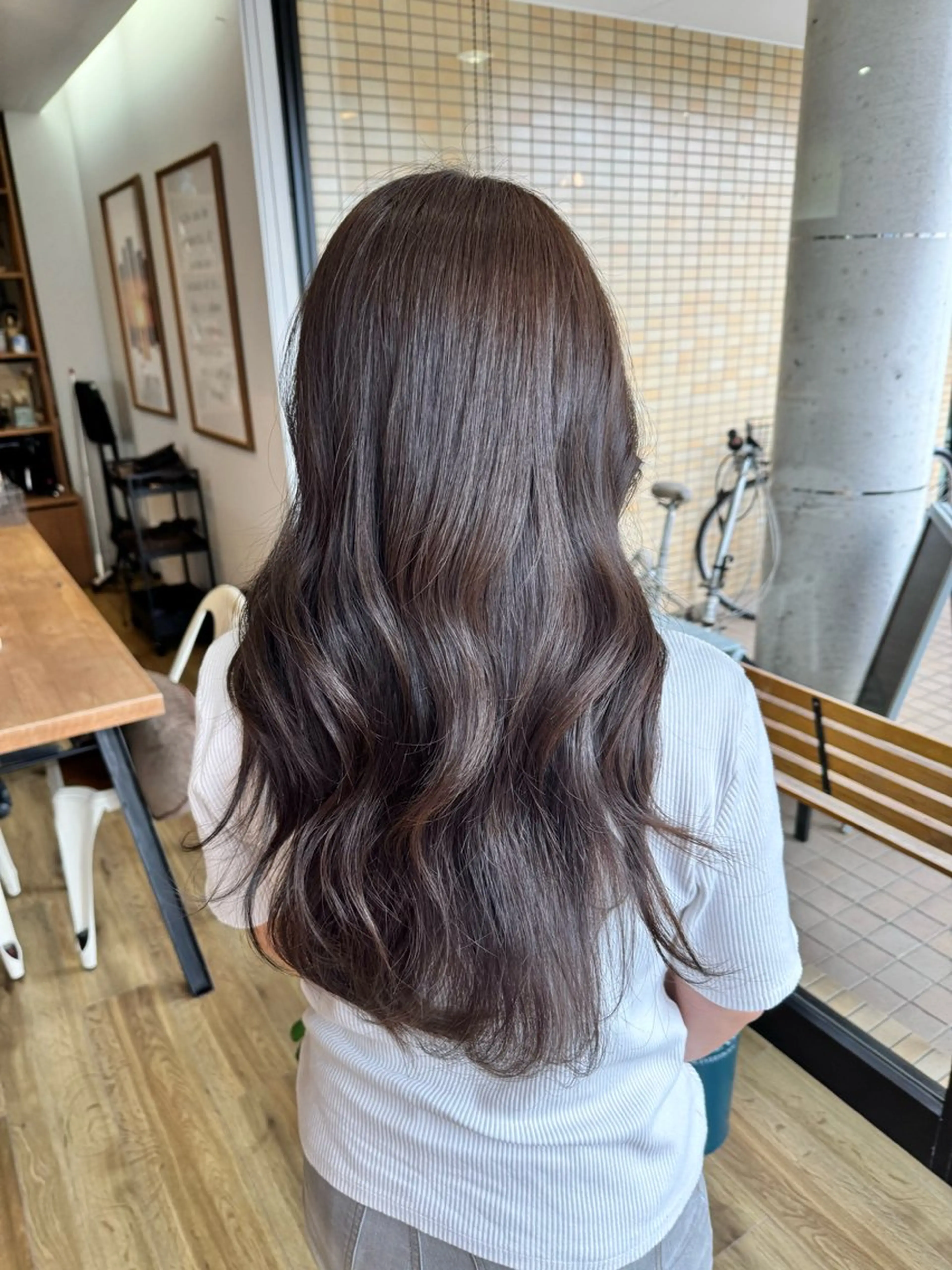 ロング カラー グレージュ ラベンダーカラー ラベンダーグレージュ ラベンダーグレー ヘアカラー トリートメント ツキダテ ユイのヘアスタイル