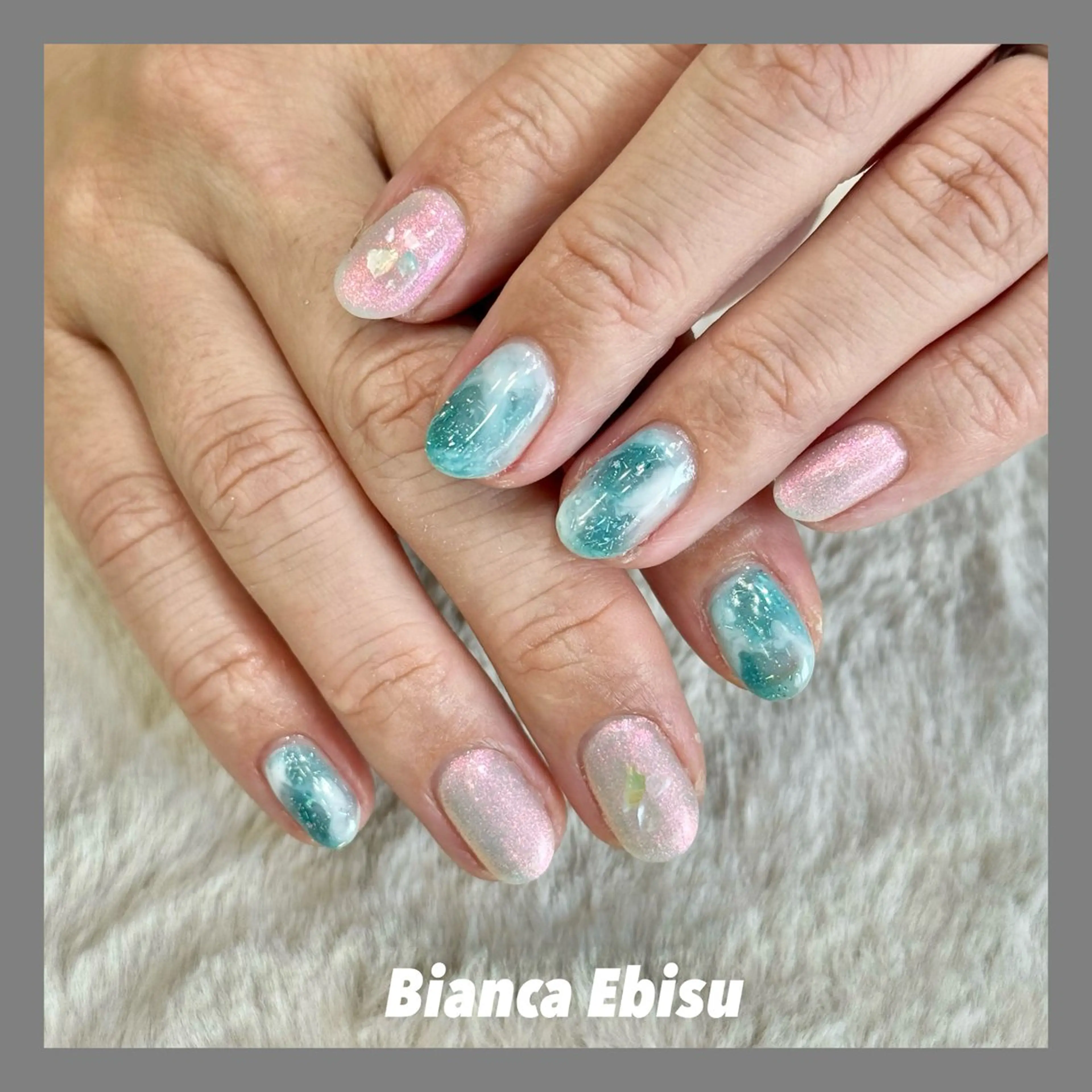 ネイル 水色 ニュアンスネイル Bianca TORII🌞のネイルデザイン