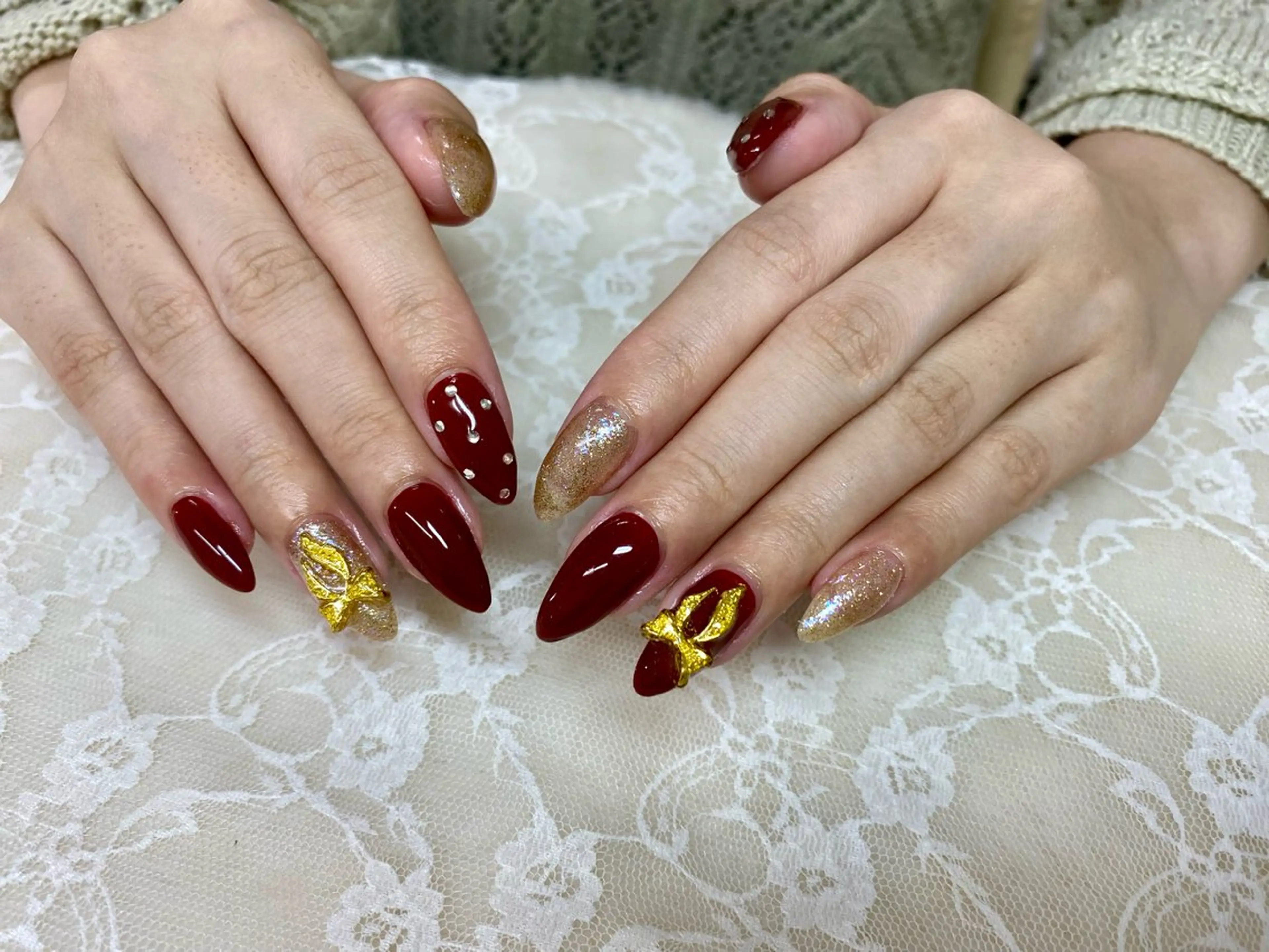 キッズ ネイル ゴールド リボン ハンドネイル ハンドケア Epokku ネイルサロンのネイルデザイン