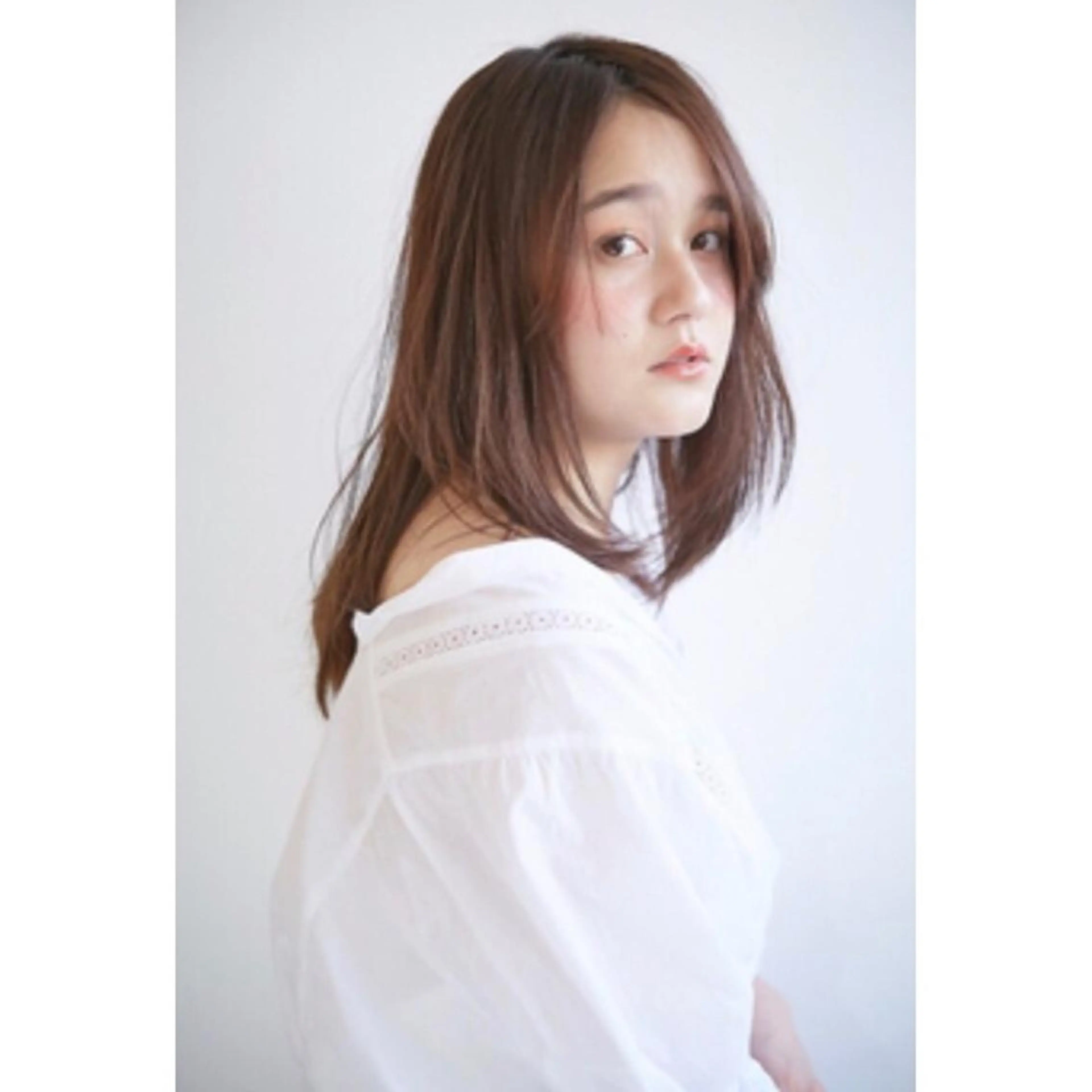 セミロング カラー 粟田 めぐみのヘアスタイル