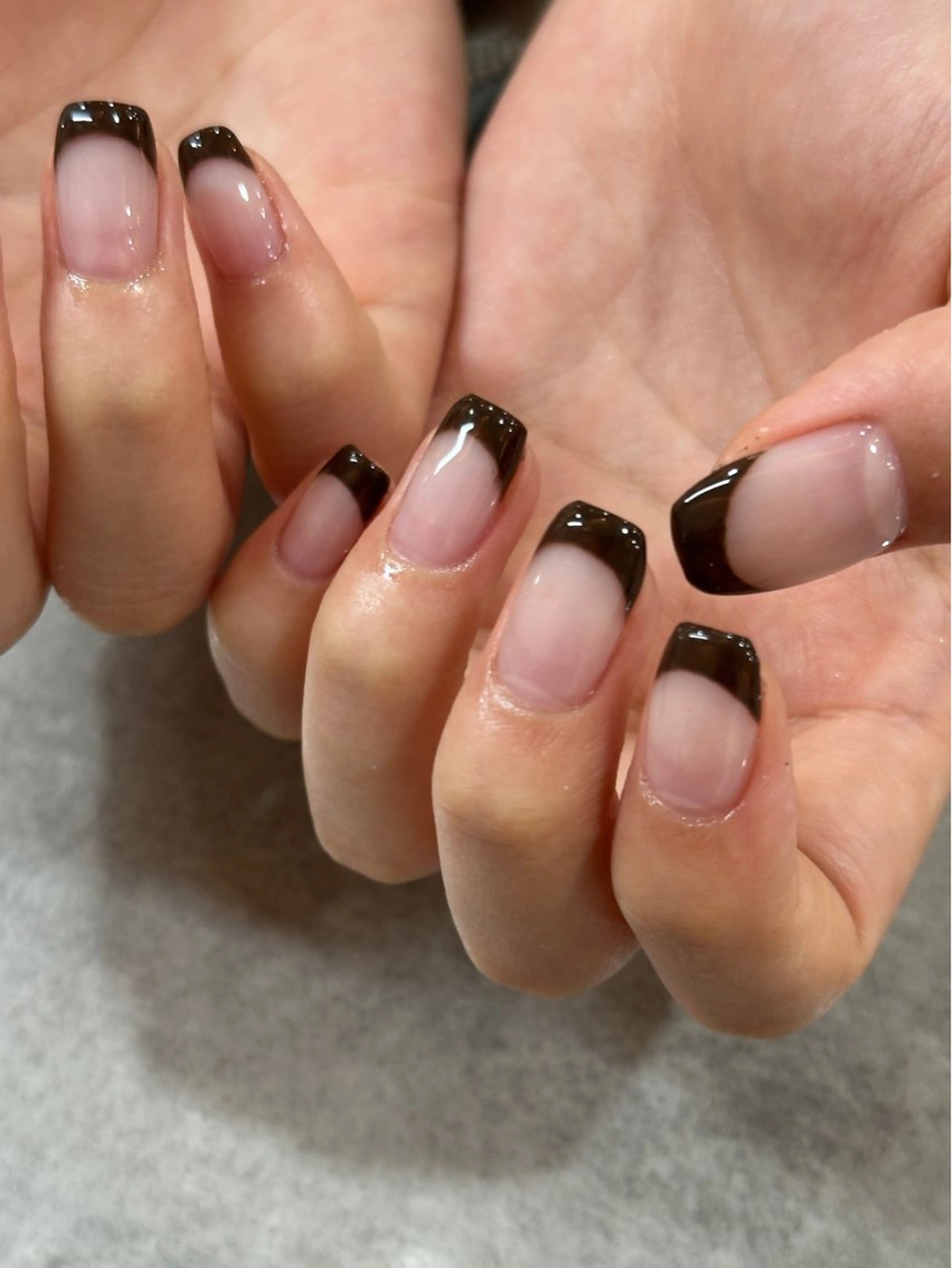 ネイル ブラウン フレンチネイル ハンドネイル tiffin Hiroeのネイルデザイン