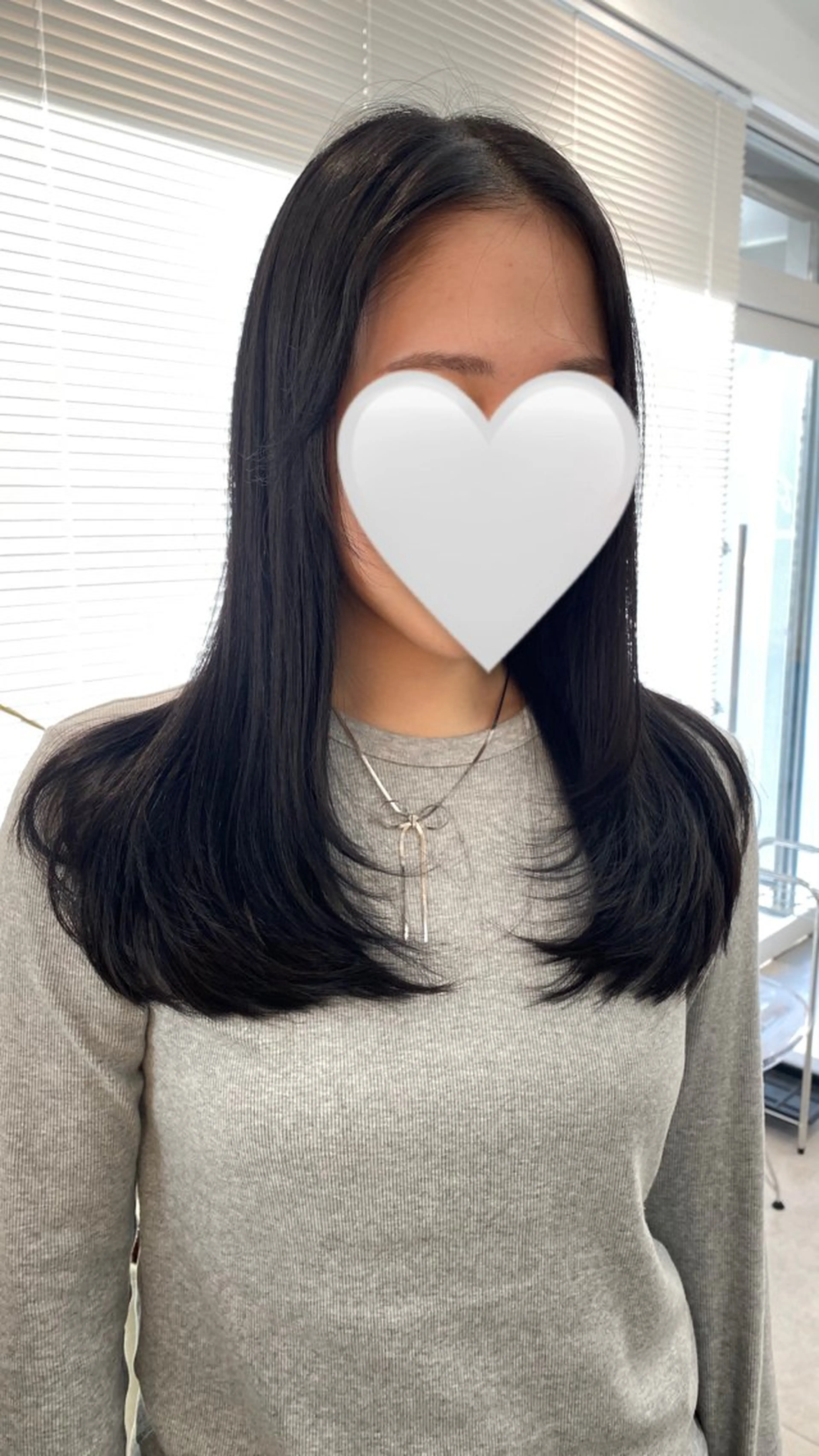 セミロング レイヤーカット 濱﨑 紅葉のヘアスタイル