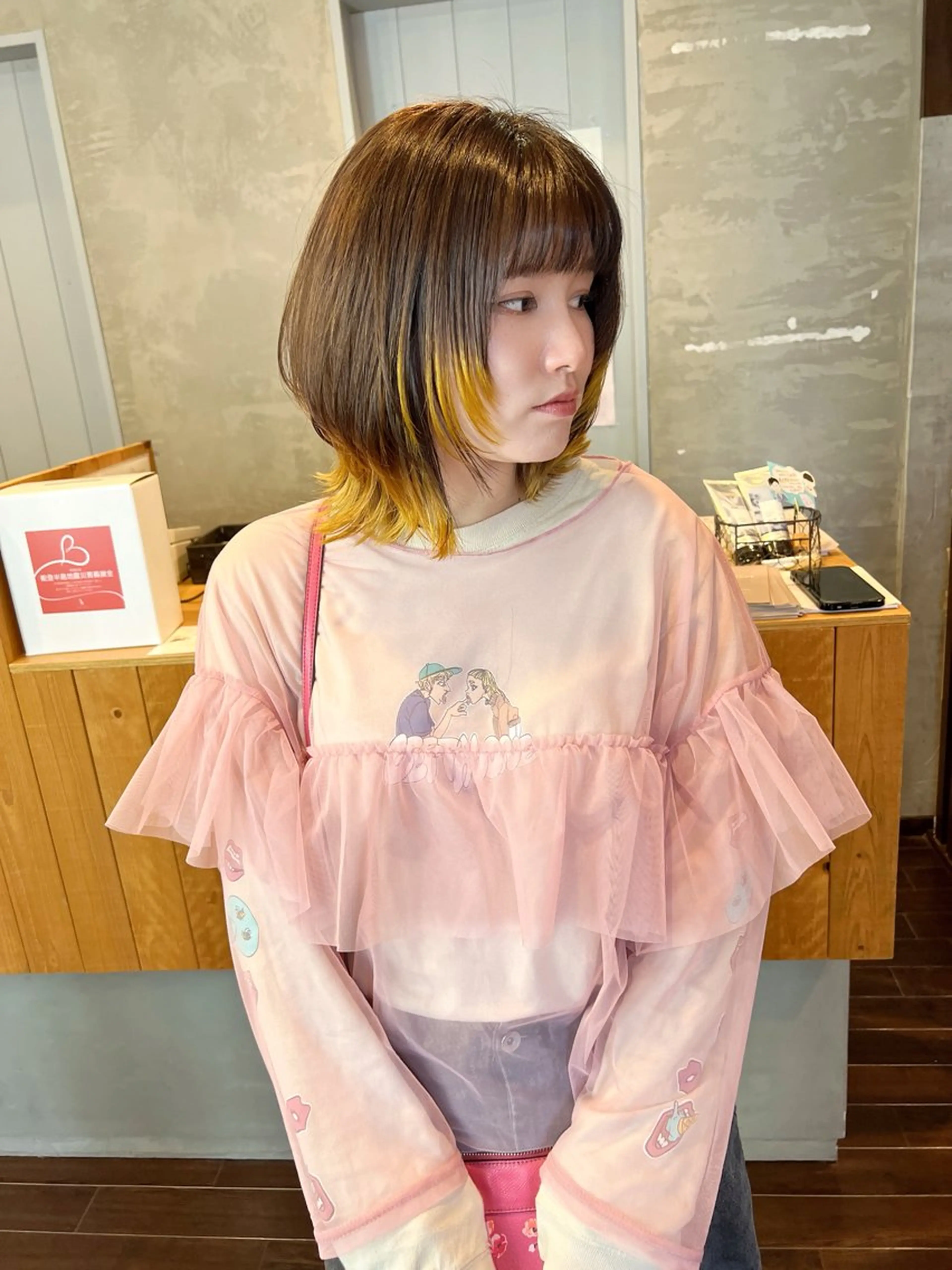 セミロング イエローカラー 具志 正太のヘアスタイル