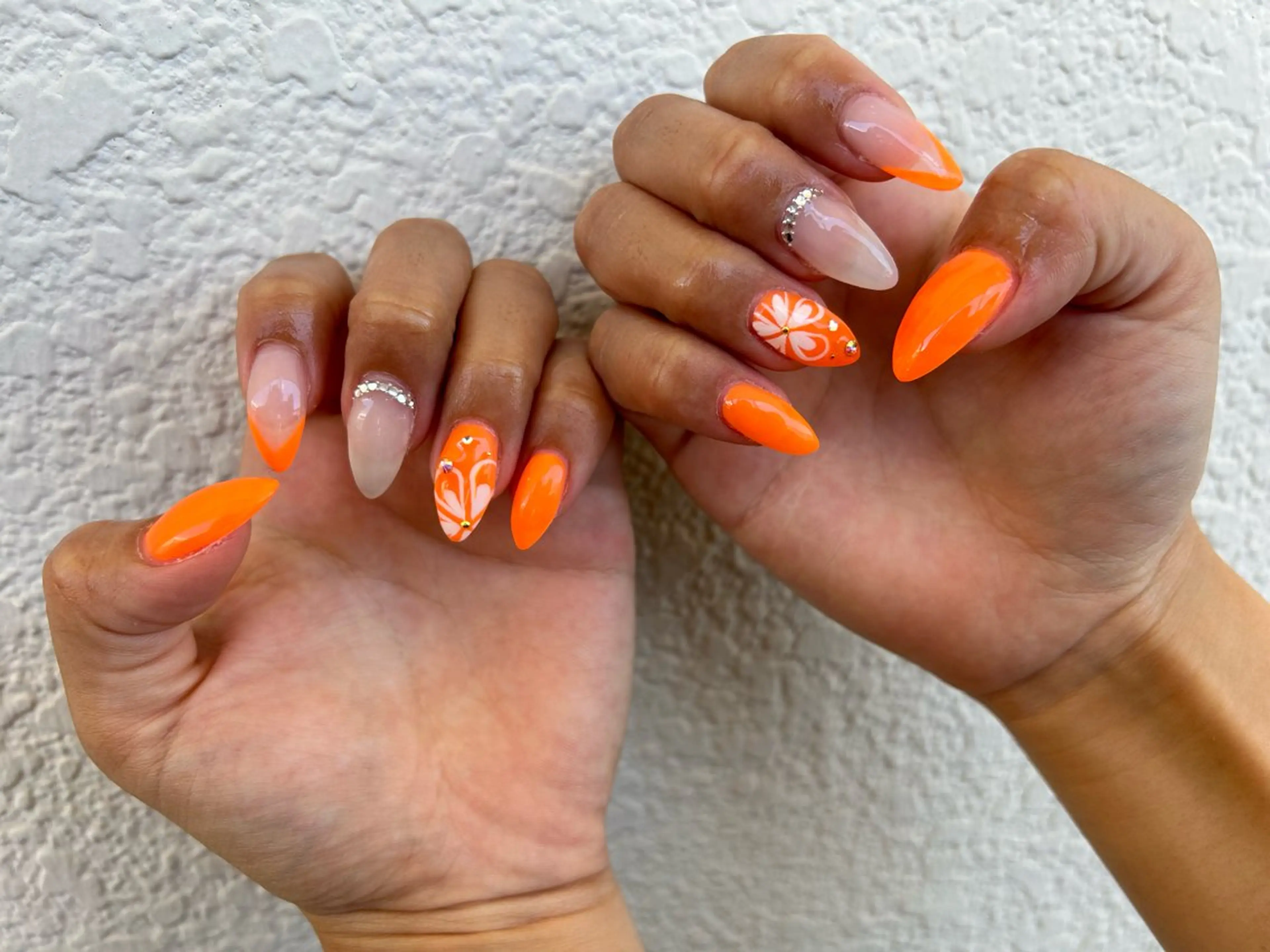 セミロング ネイル ハンドネイル フットネイル ✴︎ Delightのネイルデザイン