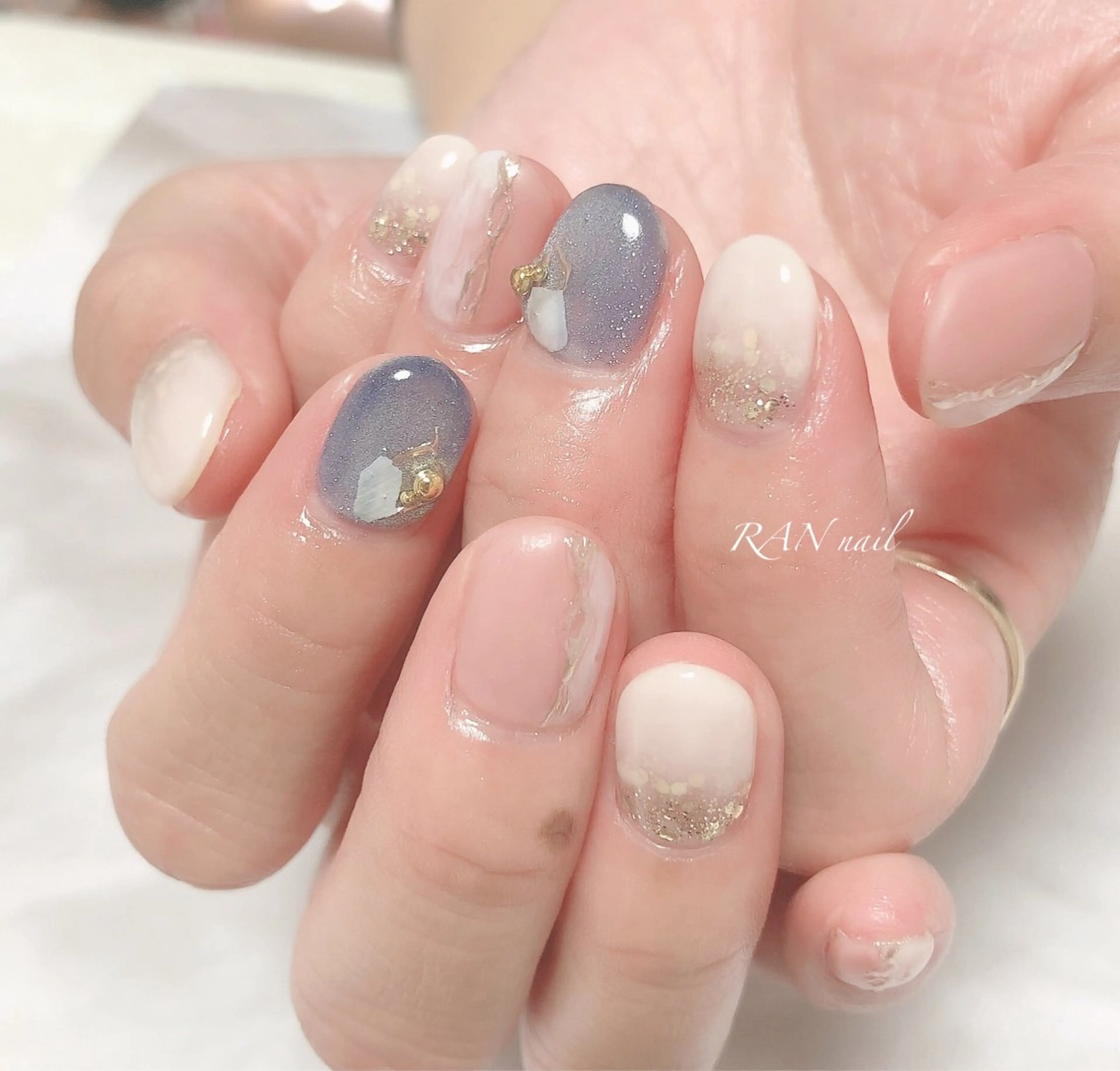 ネイル 成人式 ジェルネイル グラデーション キラキラネイル 水色 RAN nailのネイルデザイン
