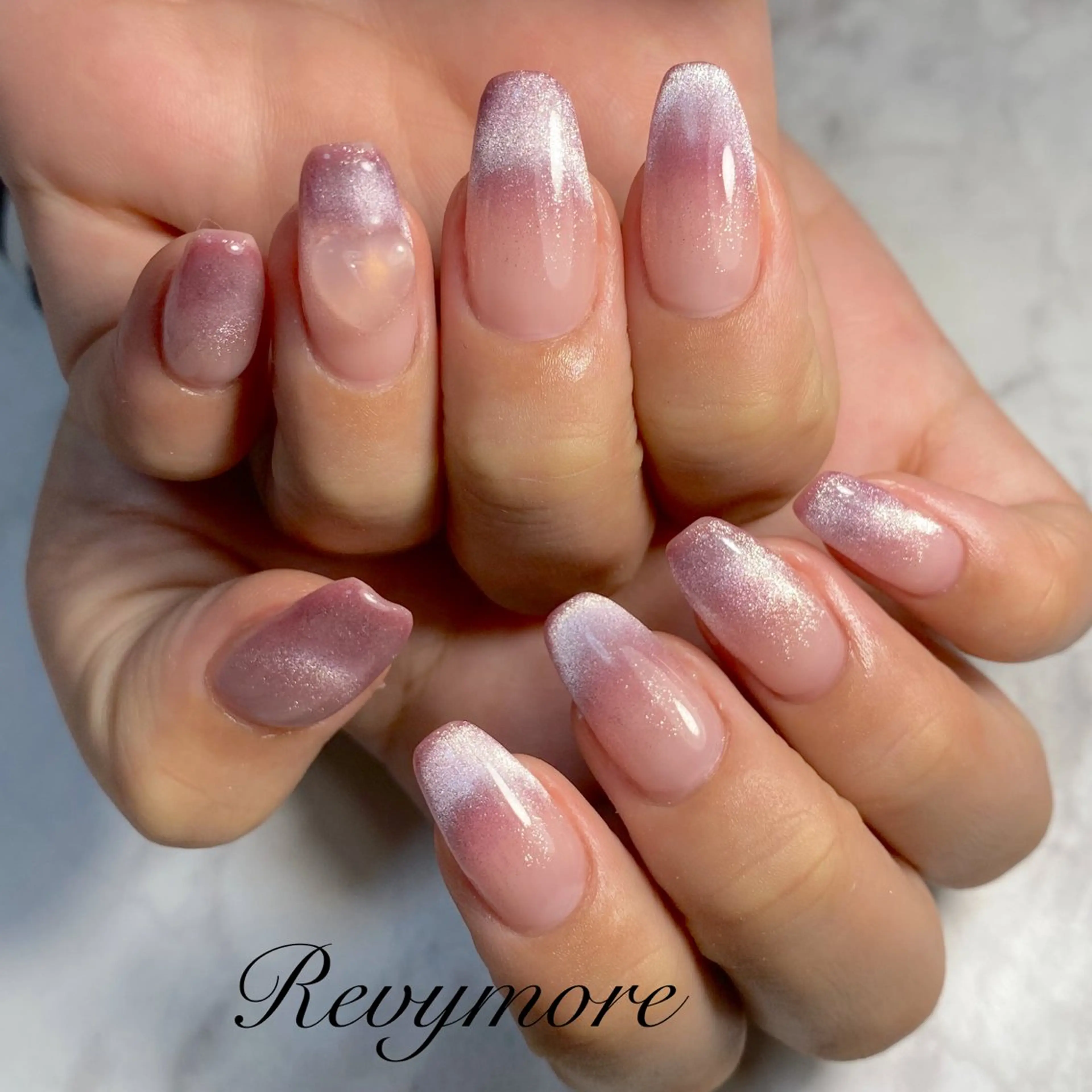 ネイル ジェルネイル グラデーション ハート キラキラネイル 韓国ネイル nail salon Revymoreのネイルデザイン