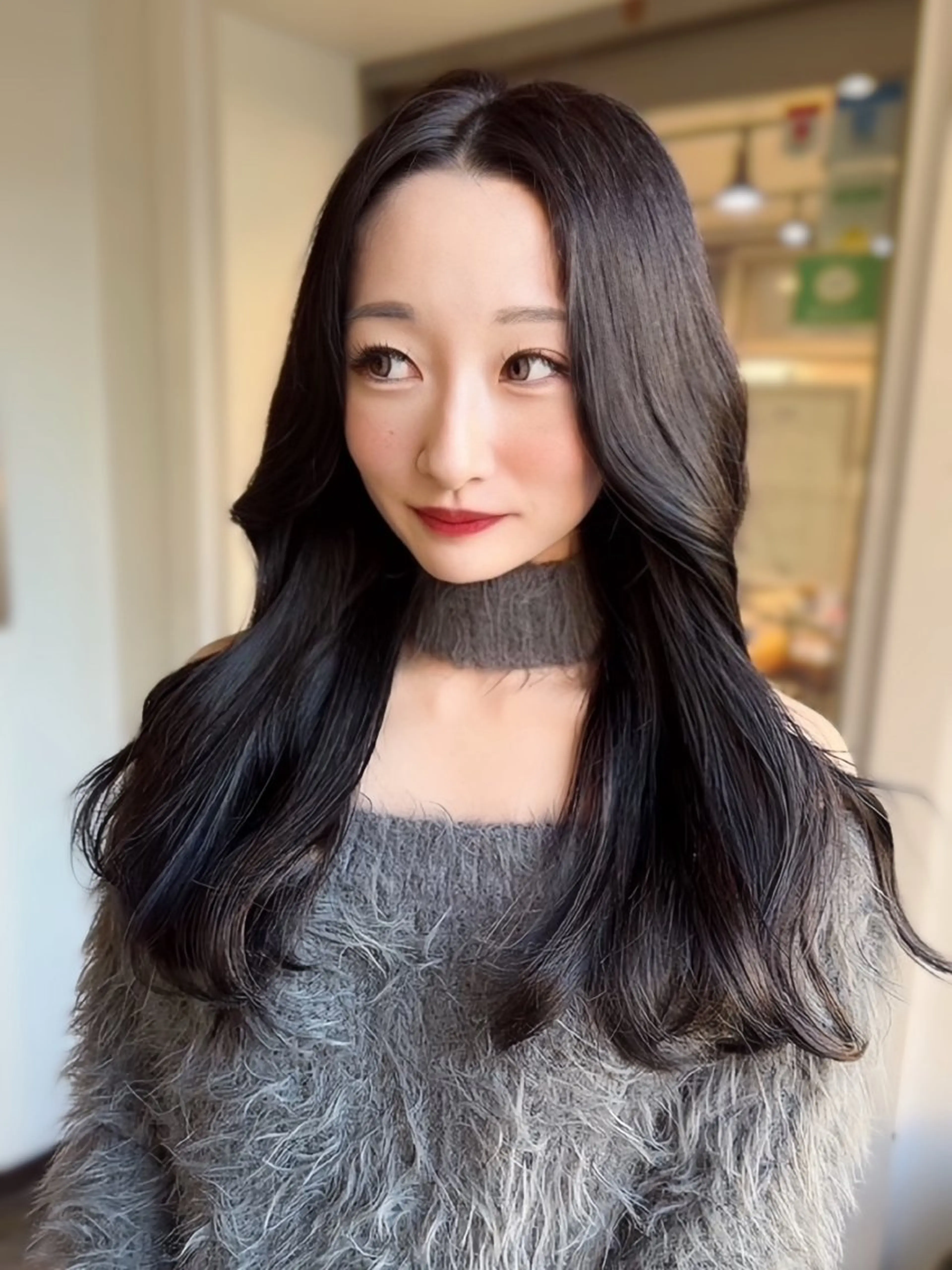 ロング カット ヘアカラー トリートメント Lond  Emi 艶髪モテヘアのヘアスタイル