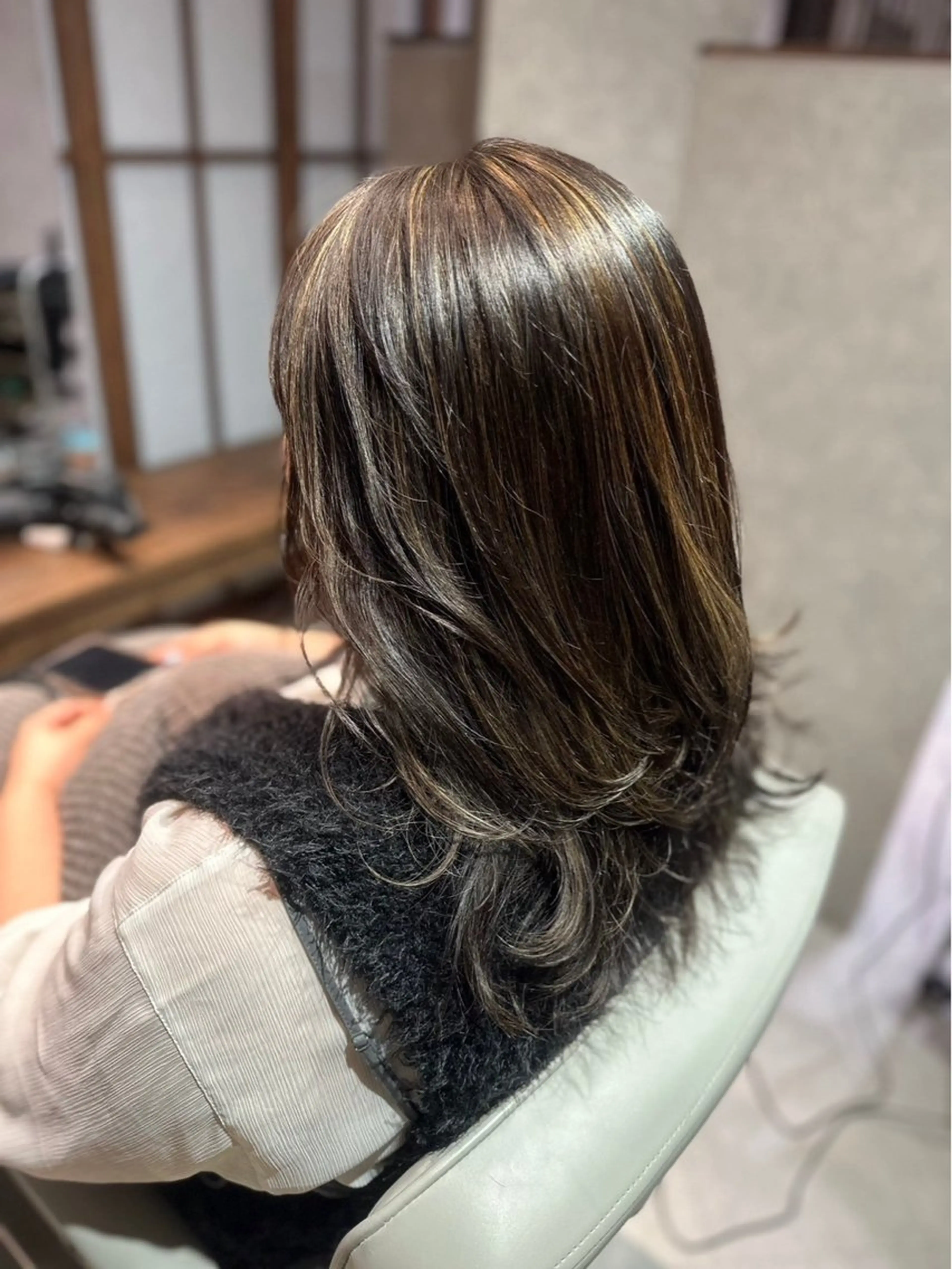 ミディアム カラー ヘアカラー 柔らかい透明感カラー 髪質改善/神戸のヘアスタイル