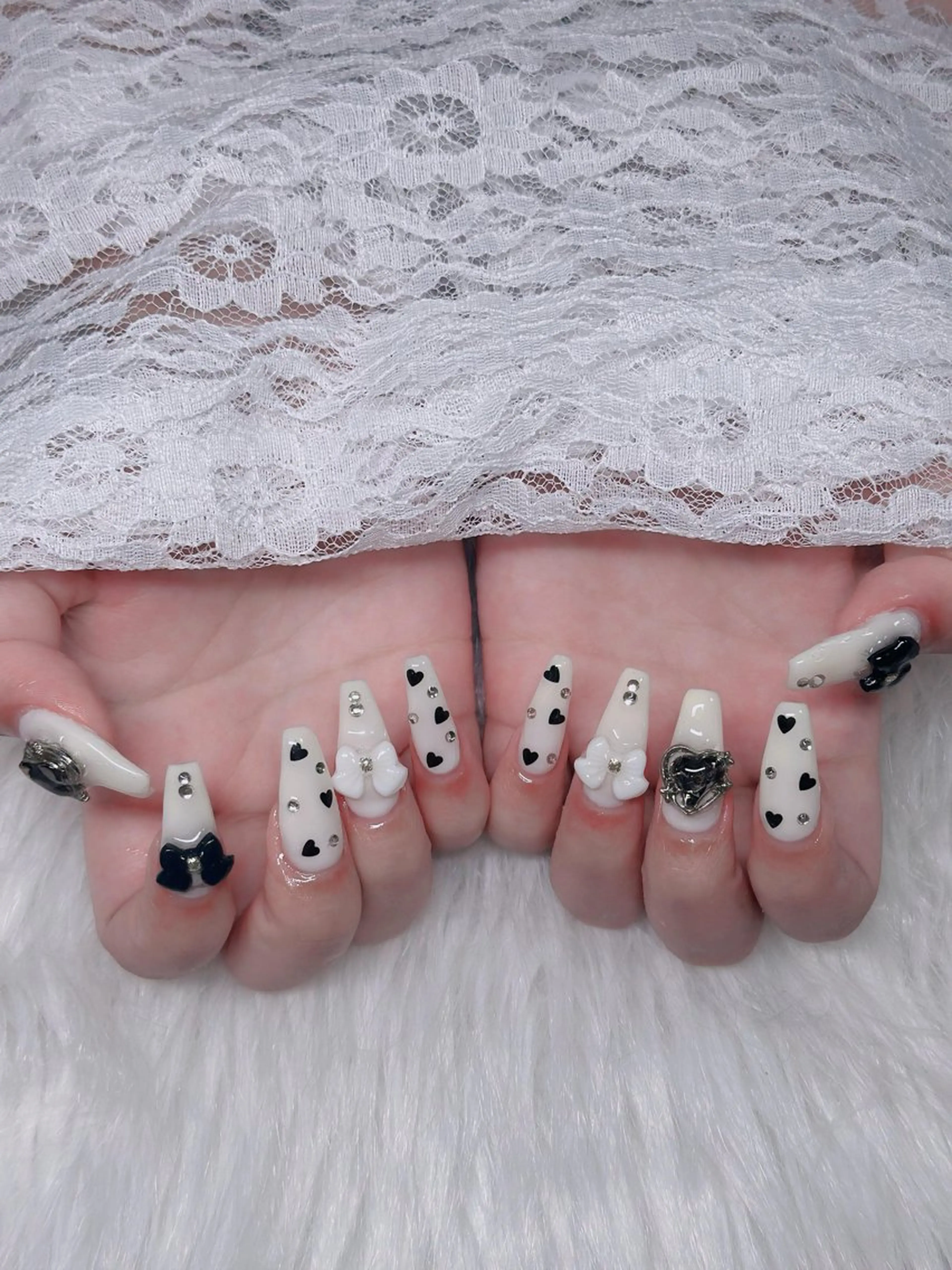 ネイル フレンチネイル ジェルネイル ハロウィン キラキラネイル 韓国ネイル ハンドネイル H.baby Nail Salonのネイルデザイン