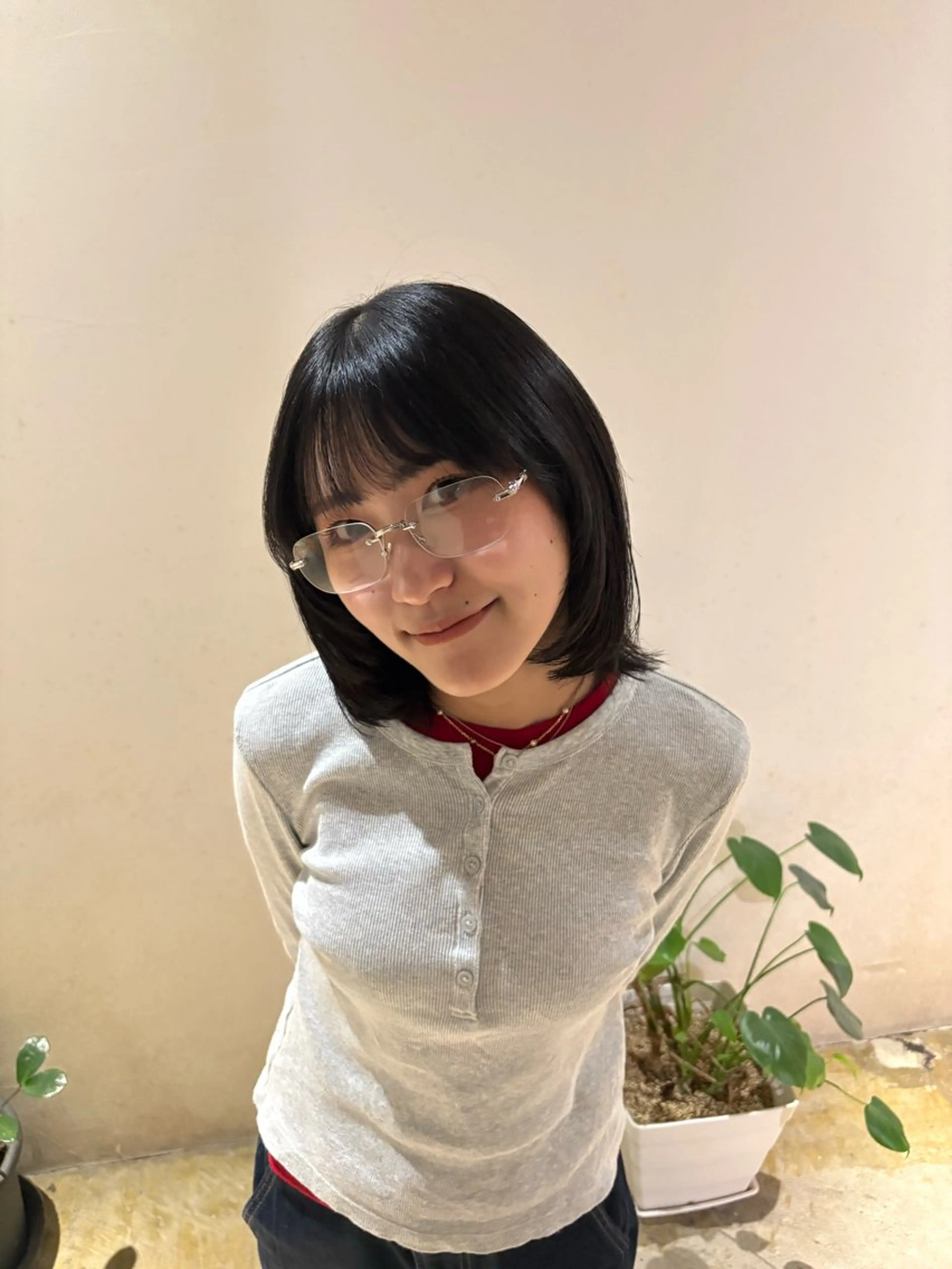 ミディアム まみ/レイヤーカット /暖色カラーのヘアスタイル