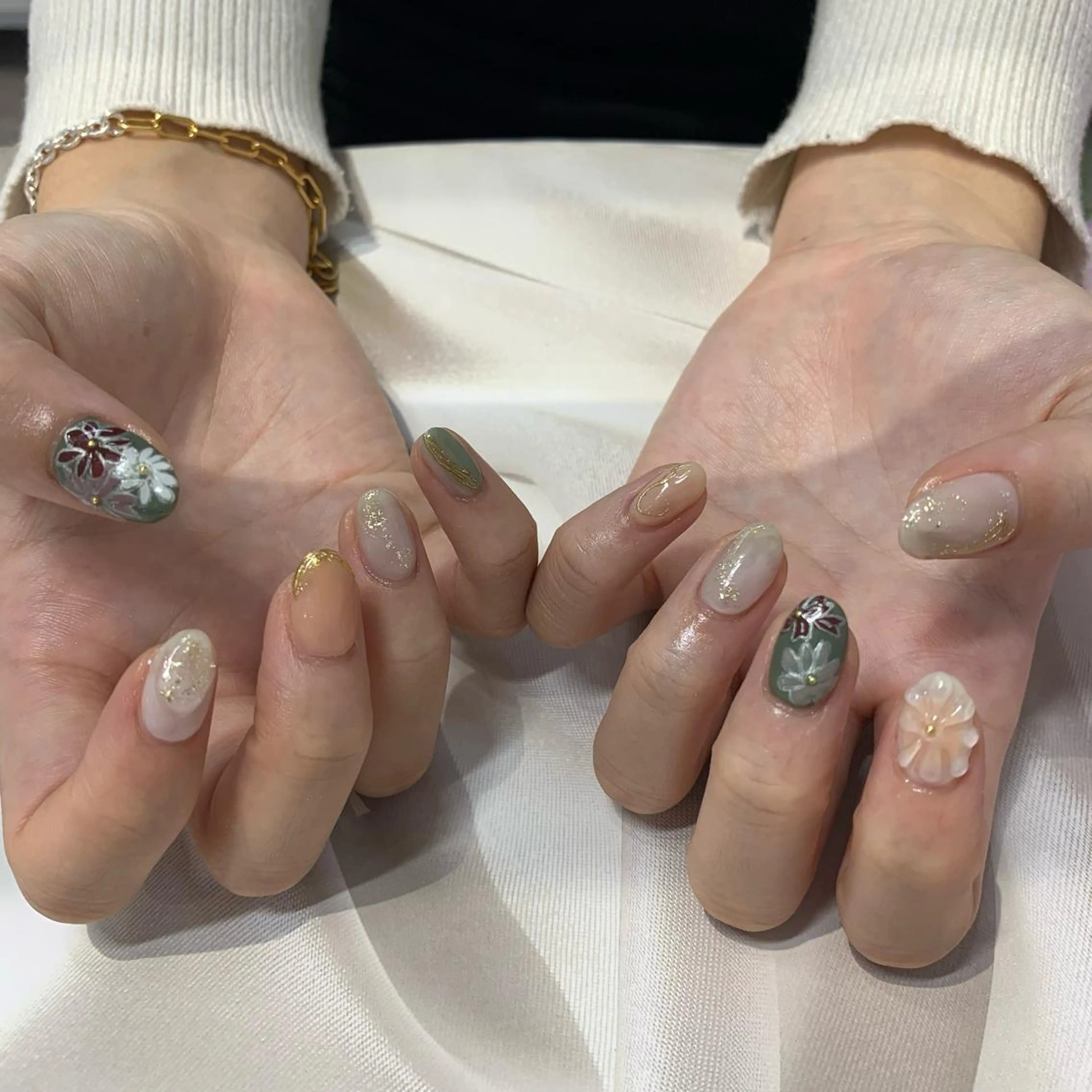 ネイル 成人式 マキノ ユイのネイルデザイン