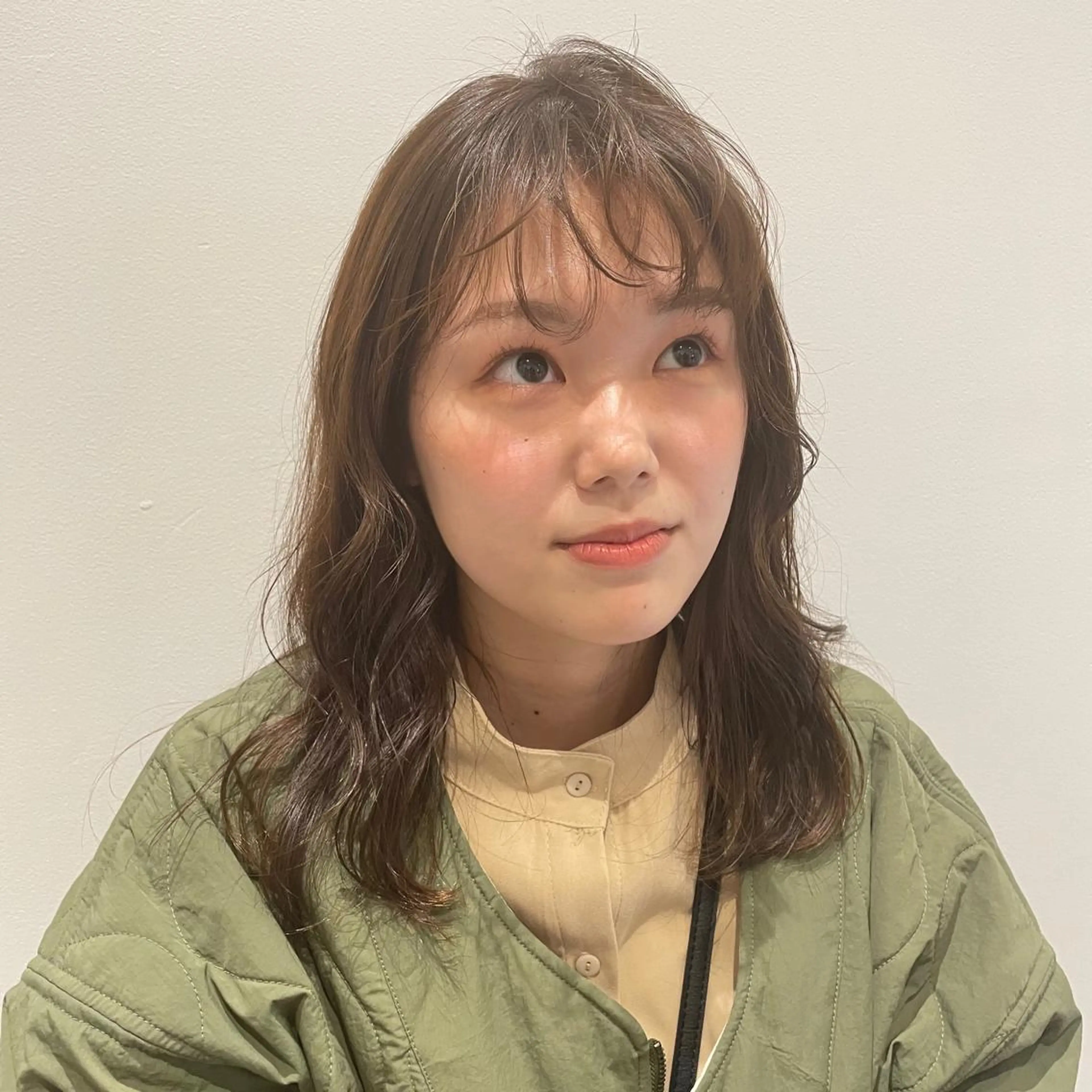 セミロング カラー セミロングパーマ オリーブカラー カット ヘアカラー 狩野 羅夢のヘアスタイル
