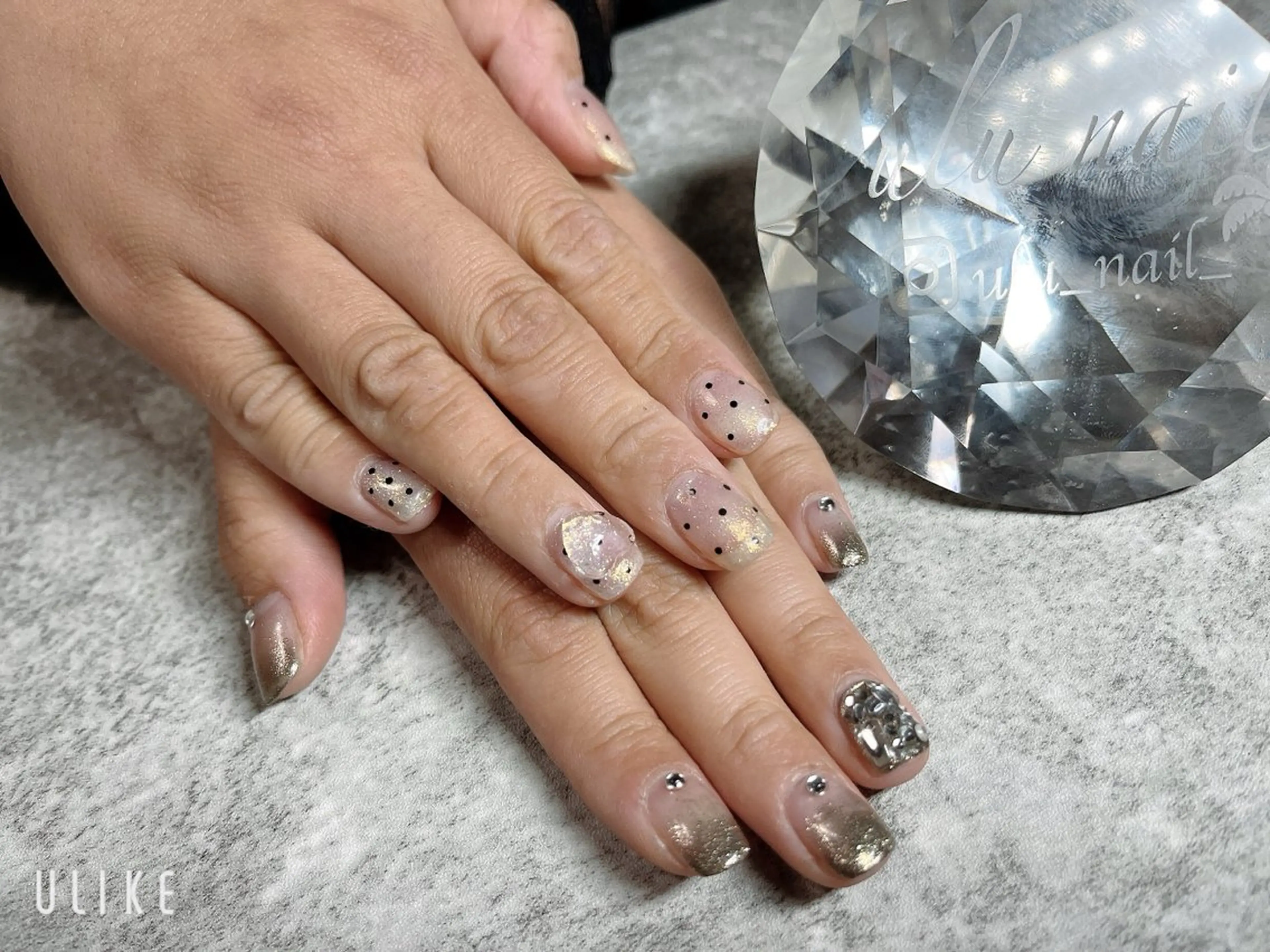 ネイル 持ち込み 佐野 愛美のネイルデザイン