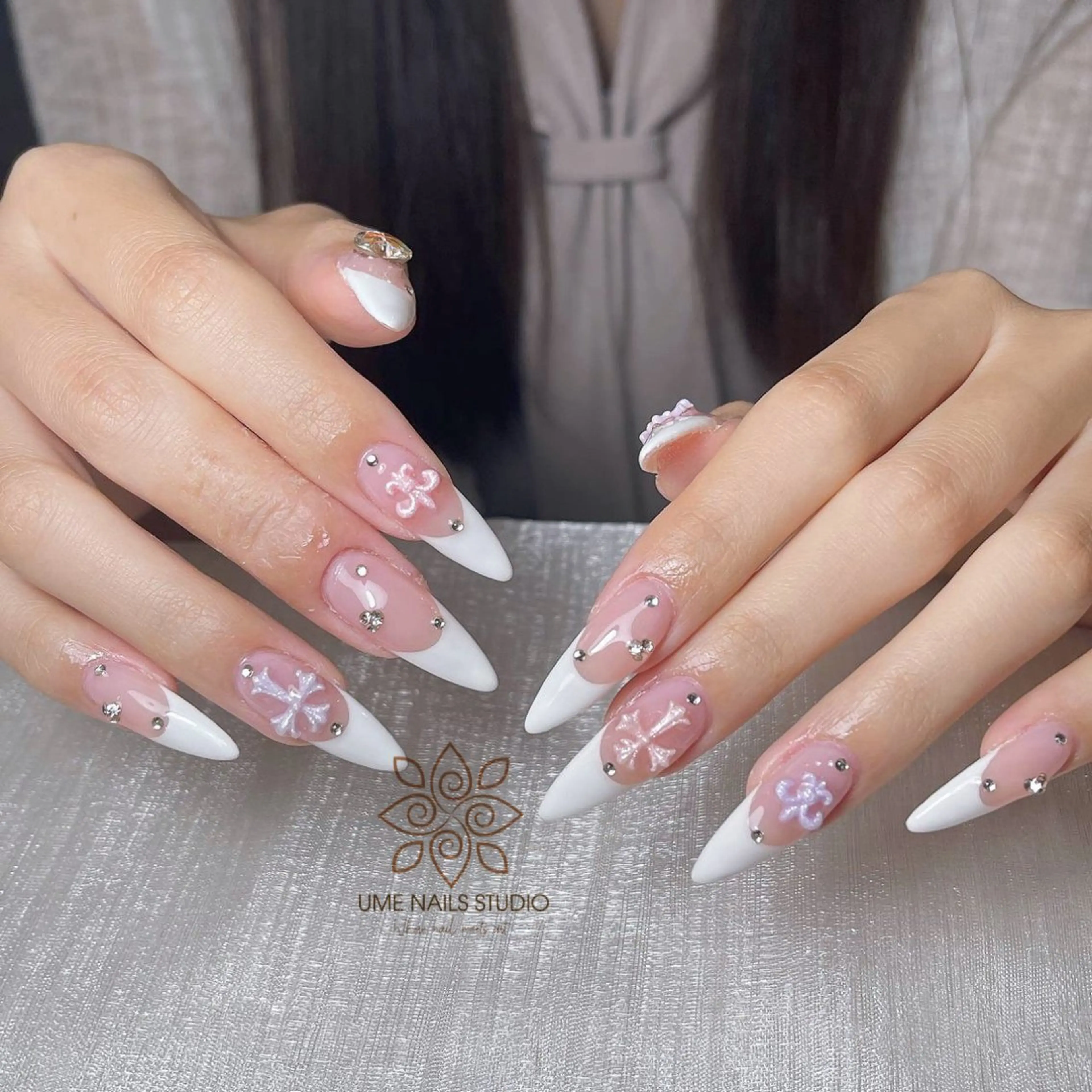 ネイル チークネイル クリアネイル ガーリー キラキラネイル 韓国ネイル Ume Nail Studioのネイルデザイン