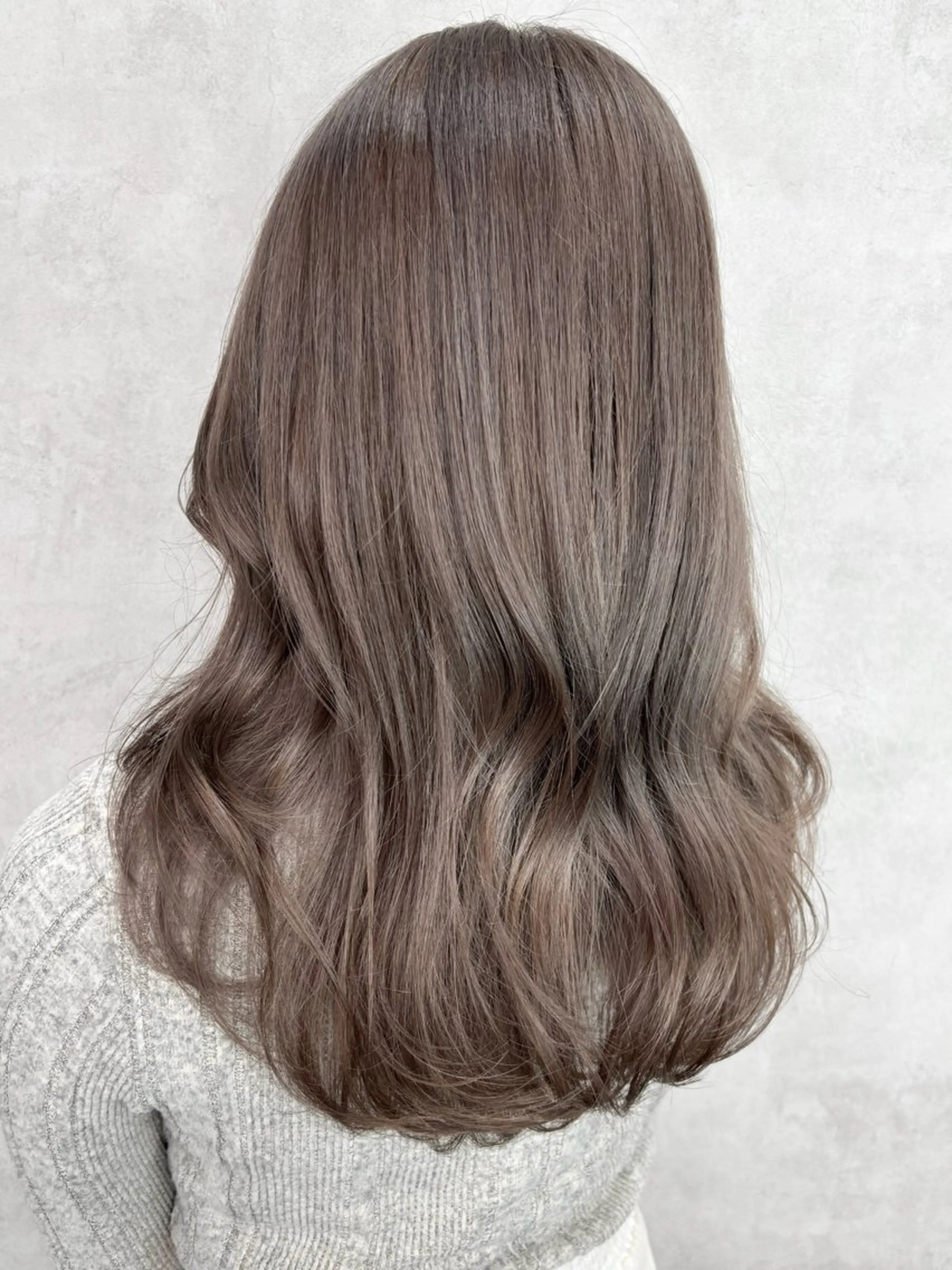 セミロング カラー ブリーチ グレージュ ミルクティーグレージュ ヘアカラー Rin♡透明感ピンク 🎀白肌ラベンダーのヘアスタイル