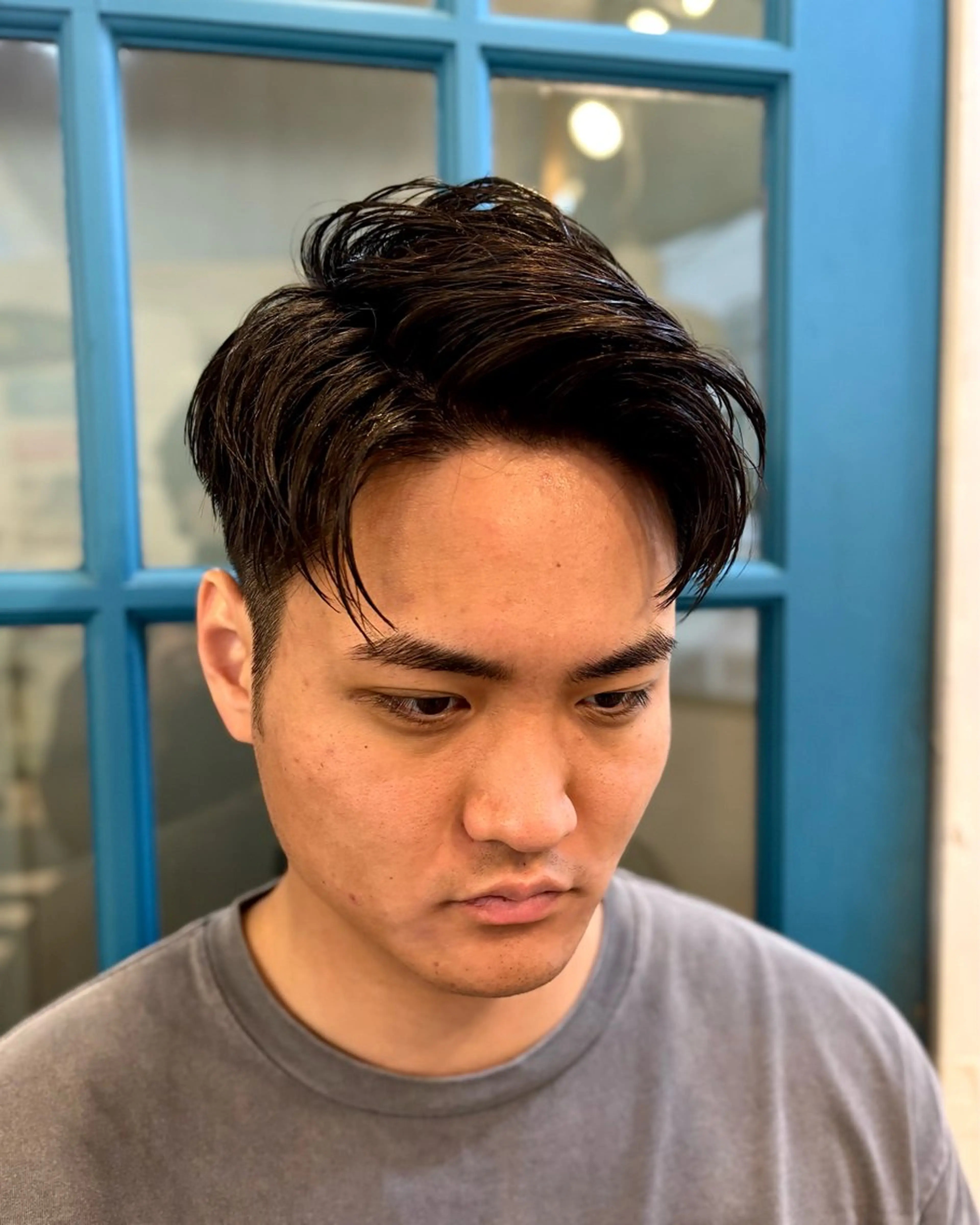 メンズ アップバング ビジネス 七三 カット ショート、韓国メンズ ヘアのかつらぎのヘアスタイル